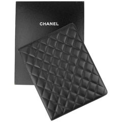 Chanel Schwarzes gestepptes Ipad-Etui 