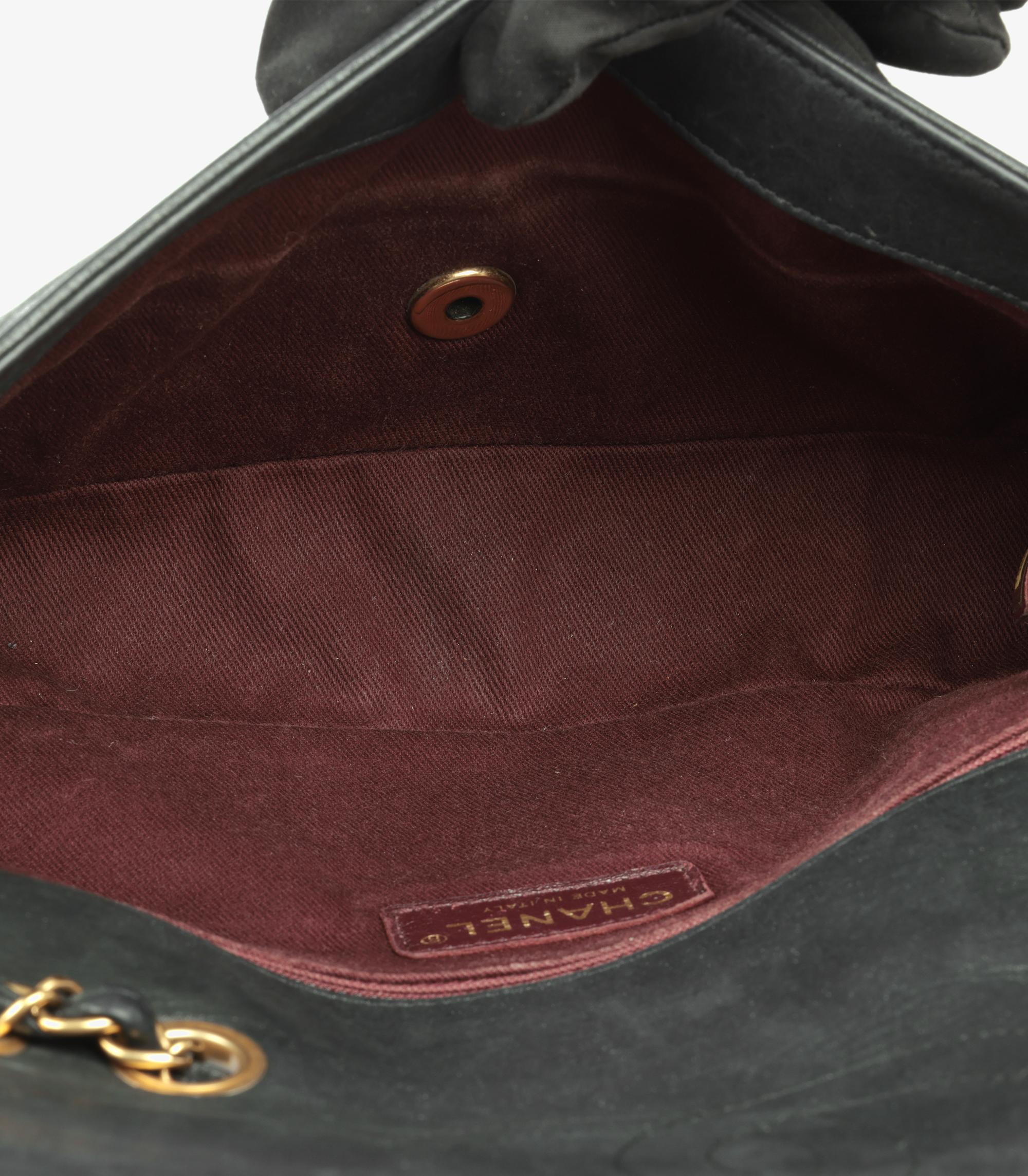 Chanel Borsa nera trapuntata in pelle di vitello iridescente con bandiera singola Sheriff Star in vendita 7