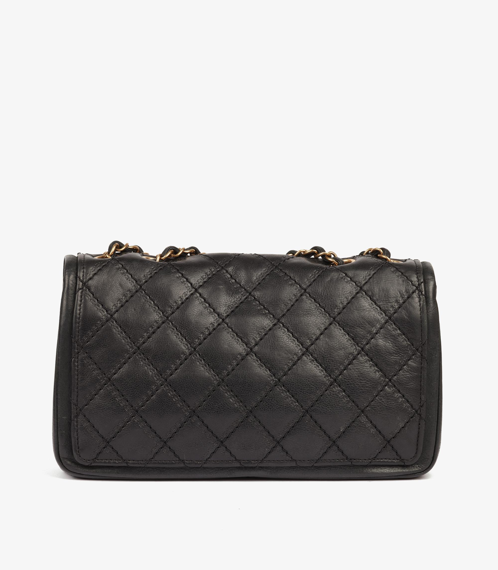 Chanel Borsa nera trapuntata in pelle di vitello iridescente con bandiera singola Sheriff Star in vendita 2