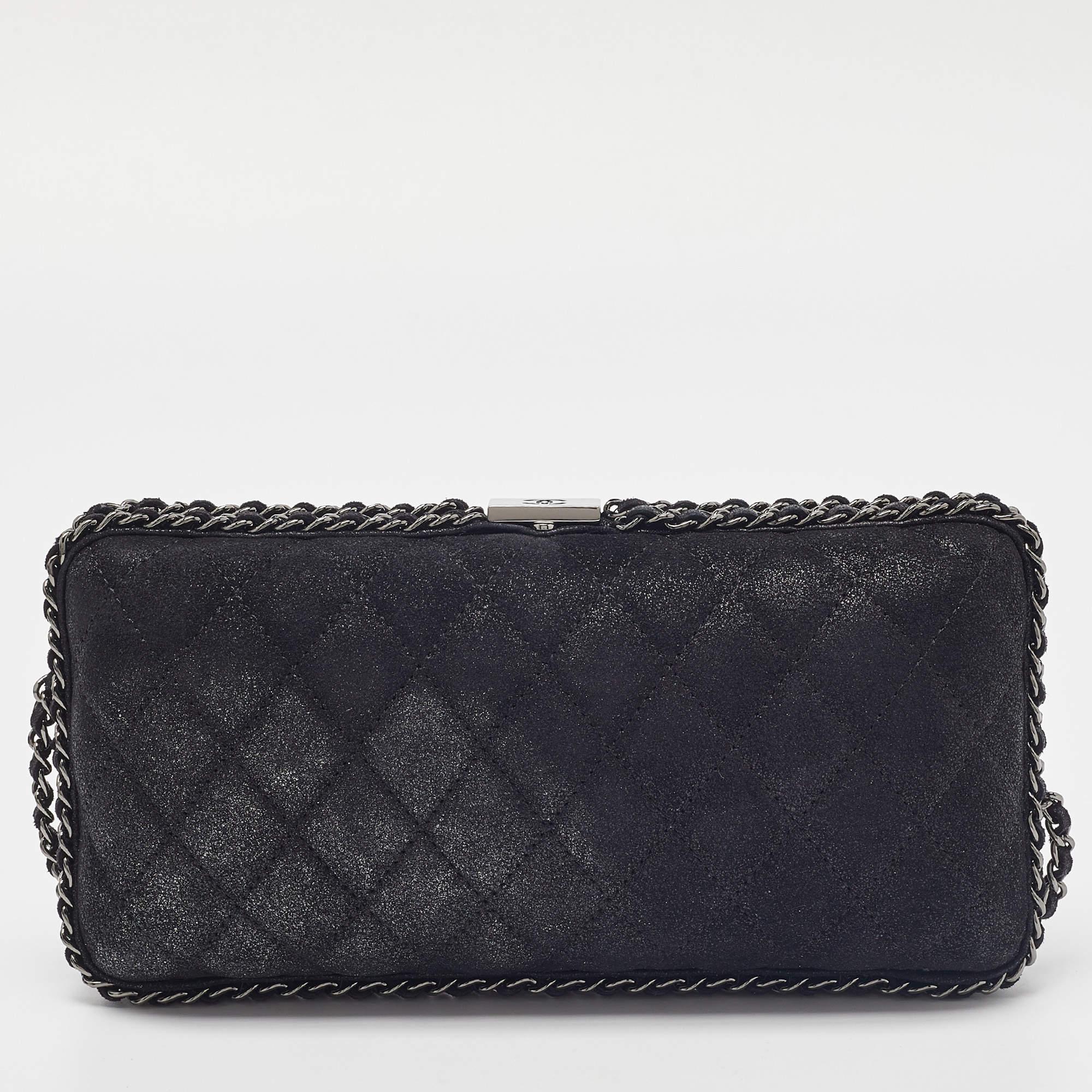 It does take a few seconds to believe that there could be anything as elegant as this clutch from Chanel! The clutch is perfect for your fashion arsenal, bringing along the iconic quilt pattern, signature CC on the lock, and a woven chain outlining