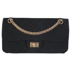 Chanel Maglia trapuntata nera East West Reissue 2,25