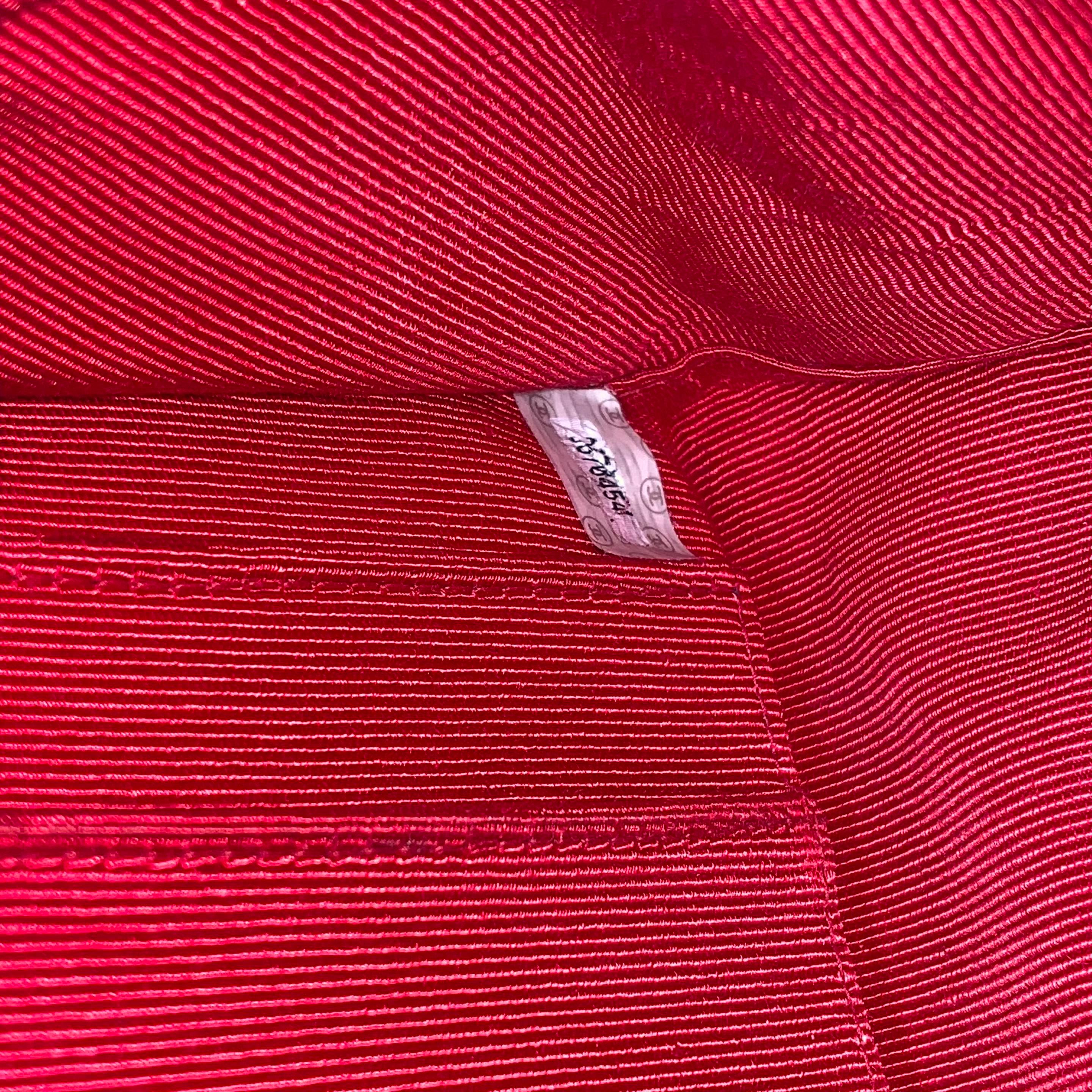 Chanel Black Quilted Jersey Reissue Frame Bag Cotton Chain Strap Red Kisslock Po en vente 4