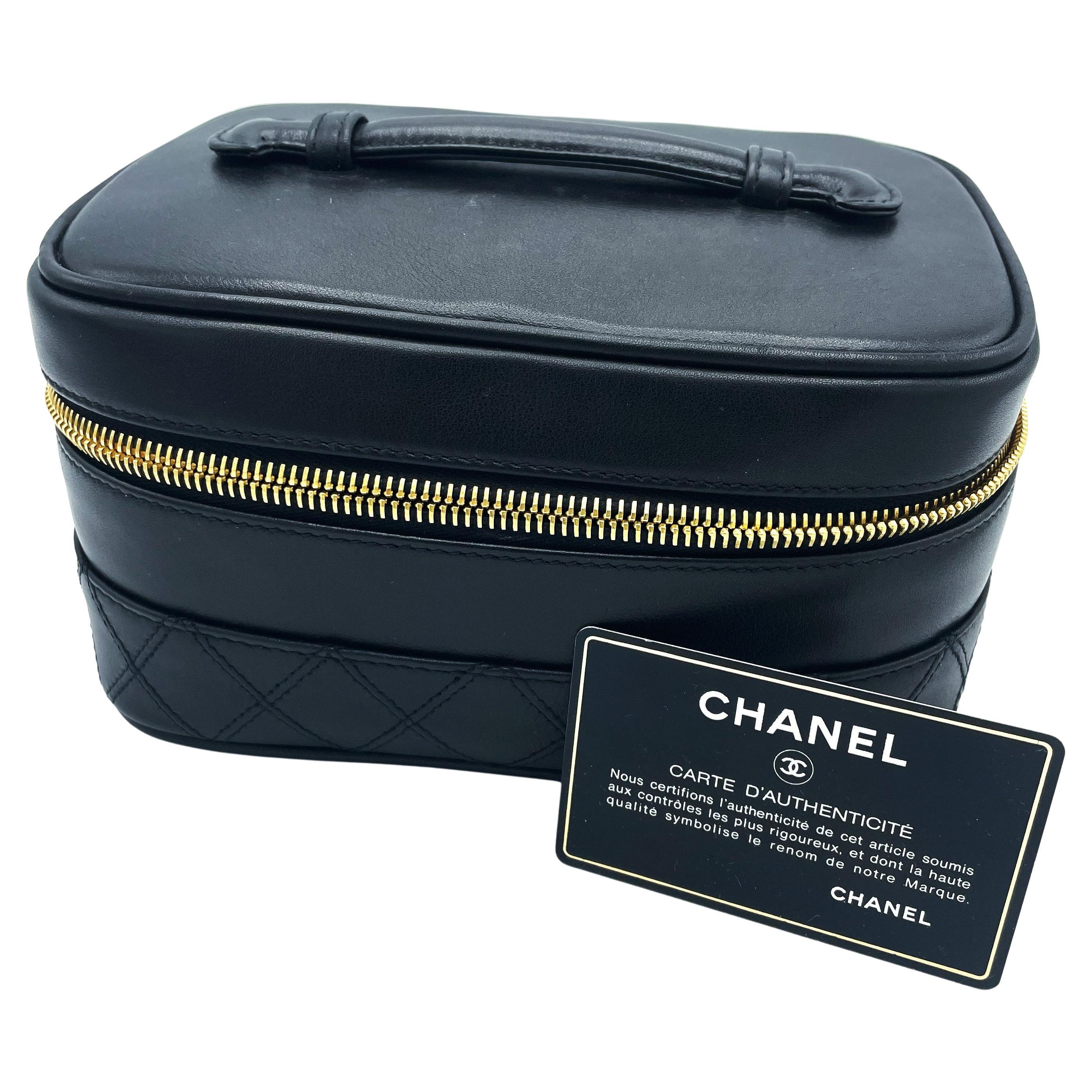 The Chanel 1990s black quilted lambskin Vanity Case is an icoic accessory that embodies timeless elegance and practicality, 
Crafted from luxurious lambskin leather, this sleek rectangular box-shaped bag showcases a beauiful all-black exterior,