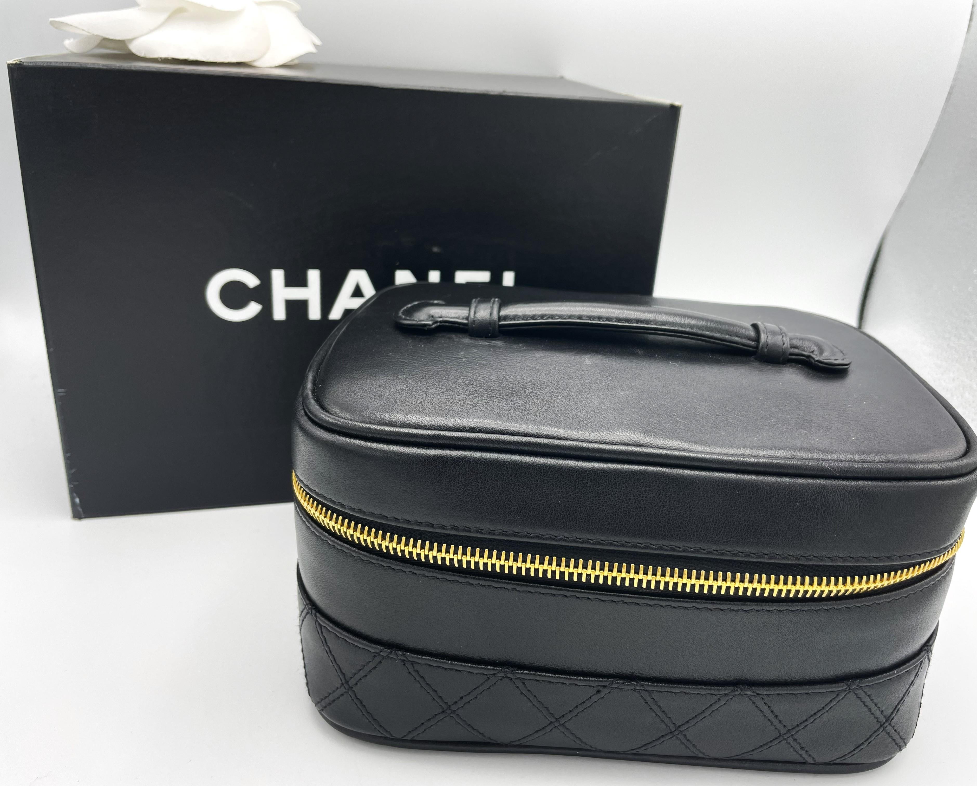 Black CHANEL BLACK QUILTED LAMBSKIIN VANITY CASE, classic interlocking CC logo, 1990s For Sale