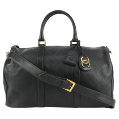 Chanel Boston Duffle Bag aus schwarzem gestepptem Lammfell mit Riemen 1110c8
