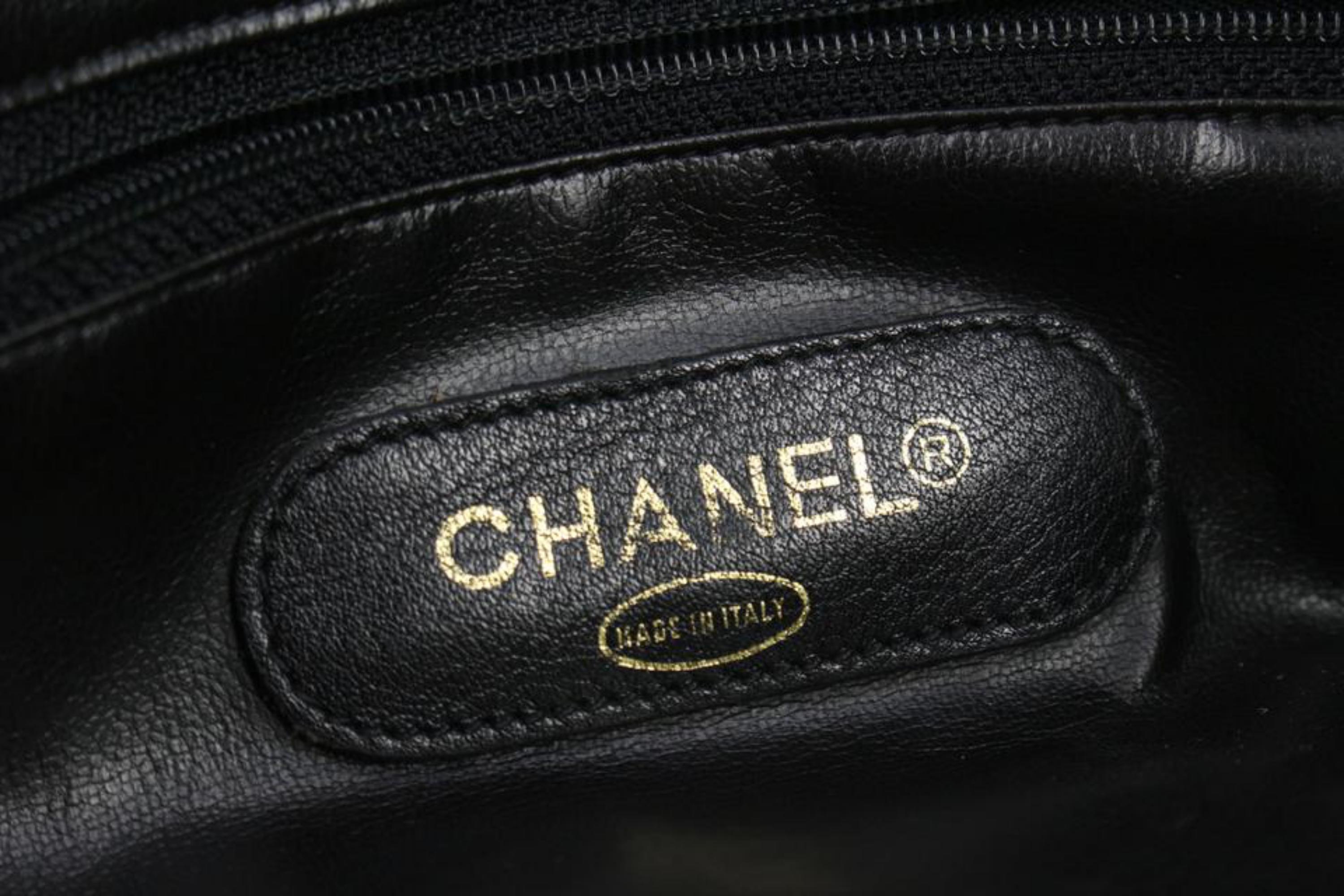 Chanel - Duffle Boston en cuir d'agneau noir matelassé avec sangle dorée, HW 1c128s Bon état - En vente à Dix hills, NY