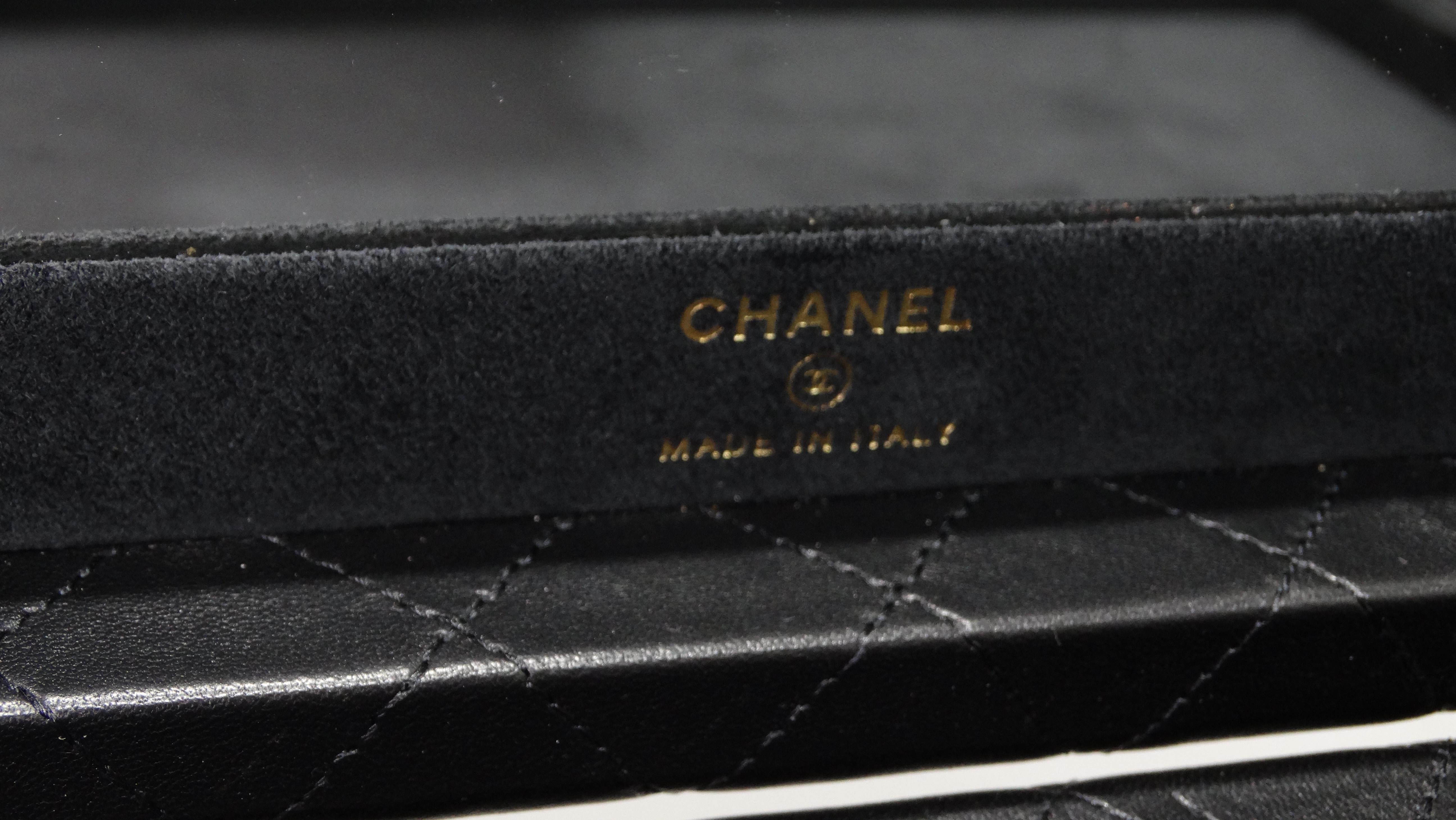 Chanel - Boîte à bijoux en agneau matelassé noir avec perles CC en vente 7