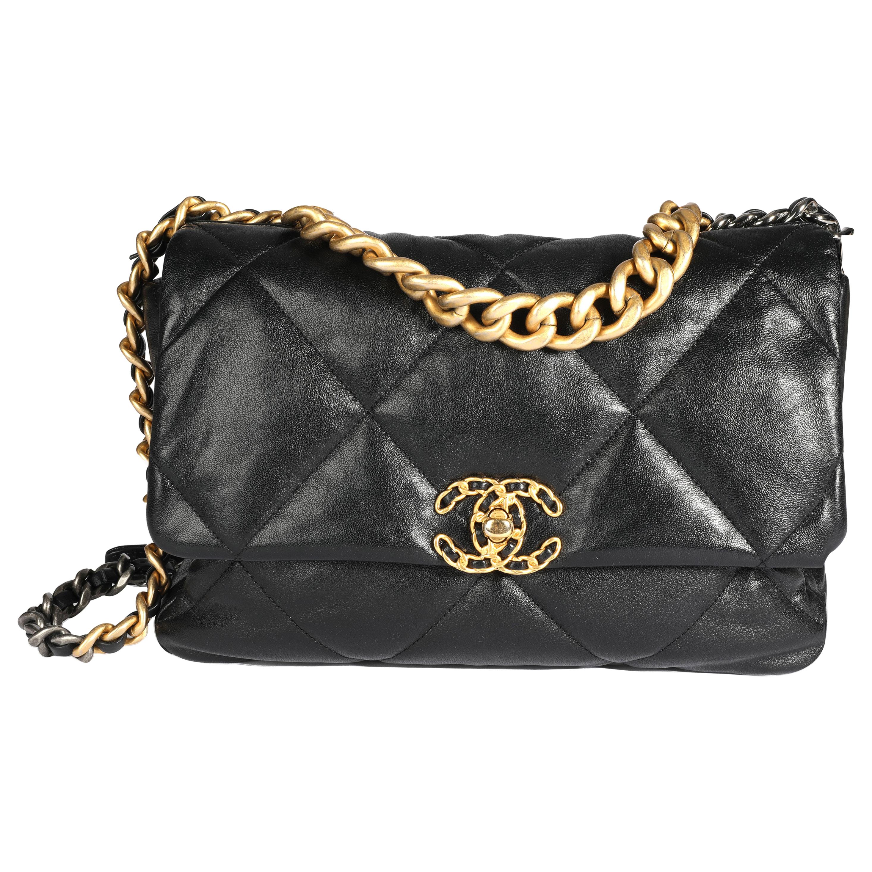 Vej kode Jeg klager Chanel Black Quilted Lambskin Chanel 19 Large Flap Bag For Sale at 1stDibs  | chanel 19 flap bag lambskin large black, chanel 19 large black, chanel  quilted bag