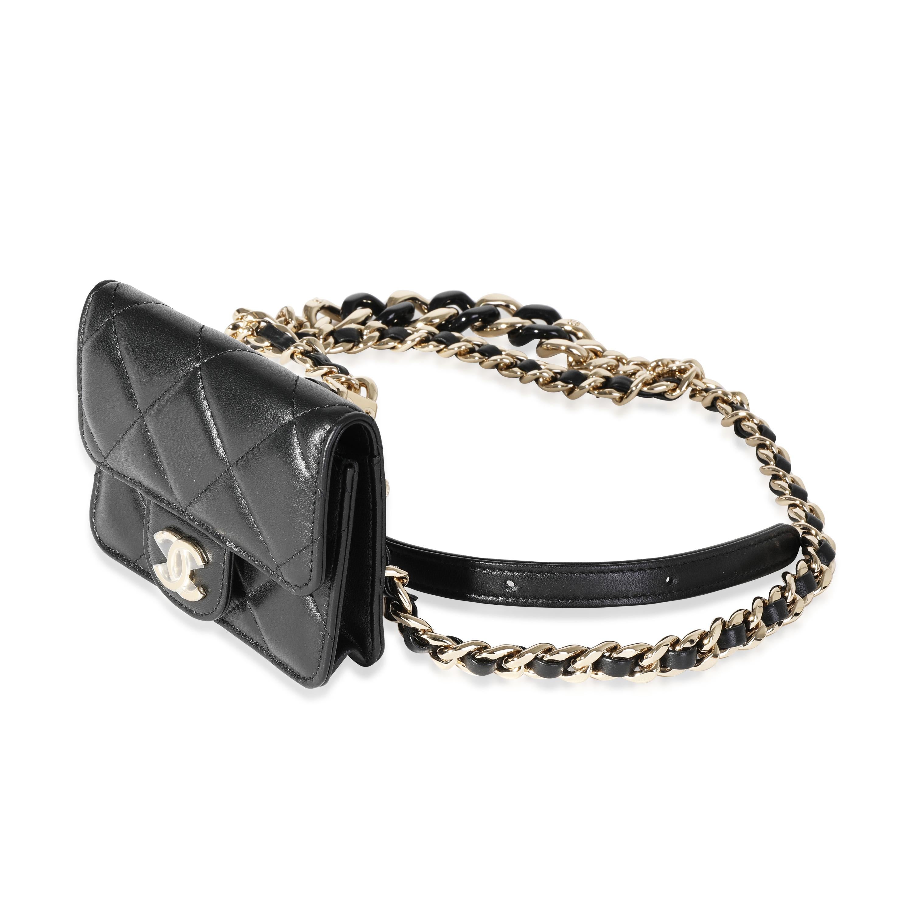 Chanel Schwarze gesteppte Lammfell-Gürteltasche mit Kette im Zustand „Hervorragend“ in New York, NY