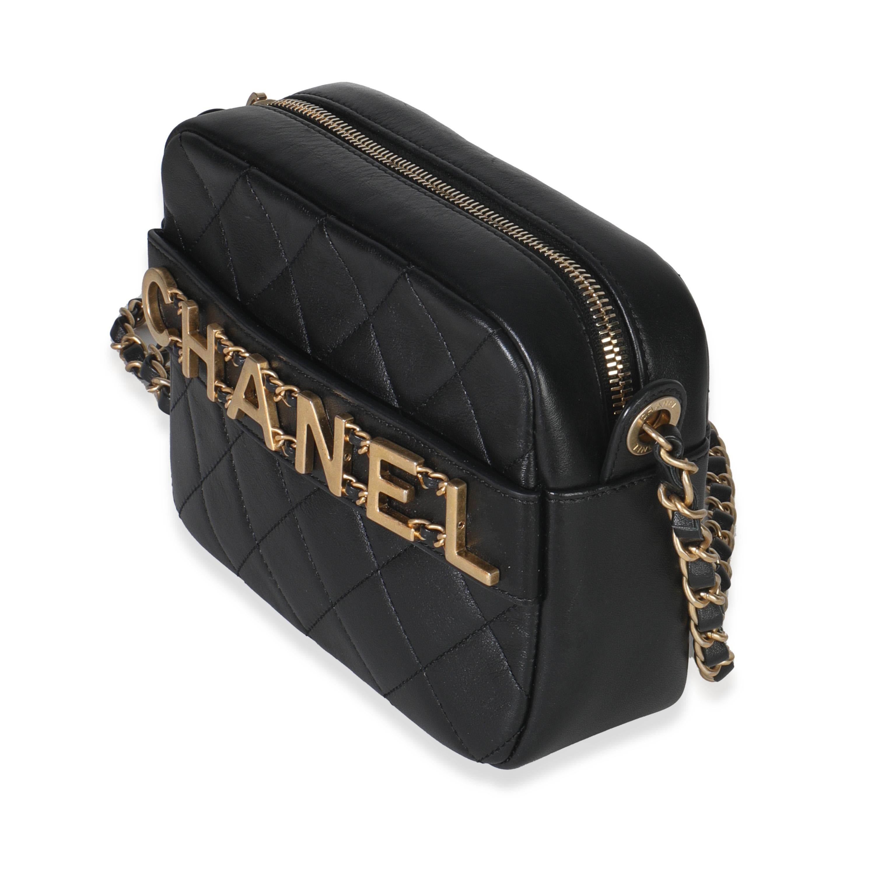 Chanel Black Quilted Lambskin Enchained Logo Chain Camera Case Excellent état - En vente à New York, NY