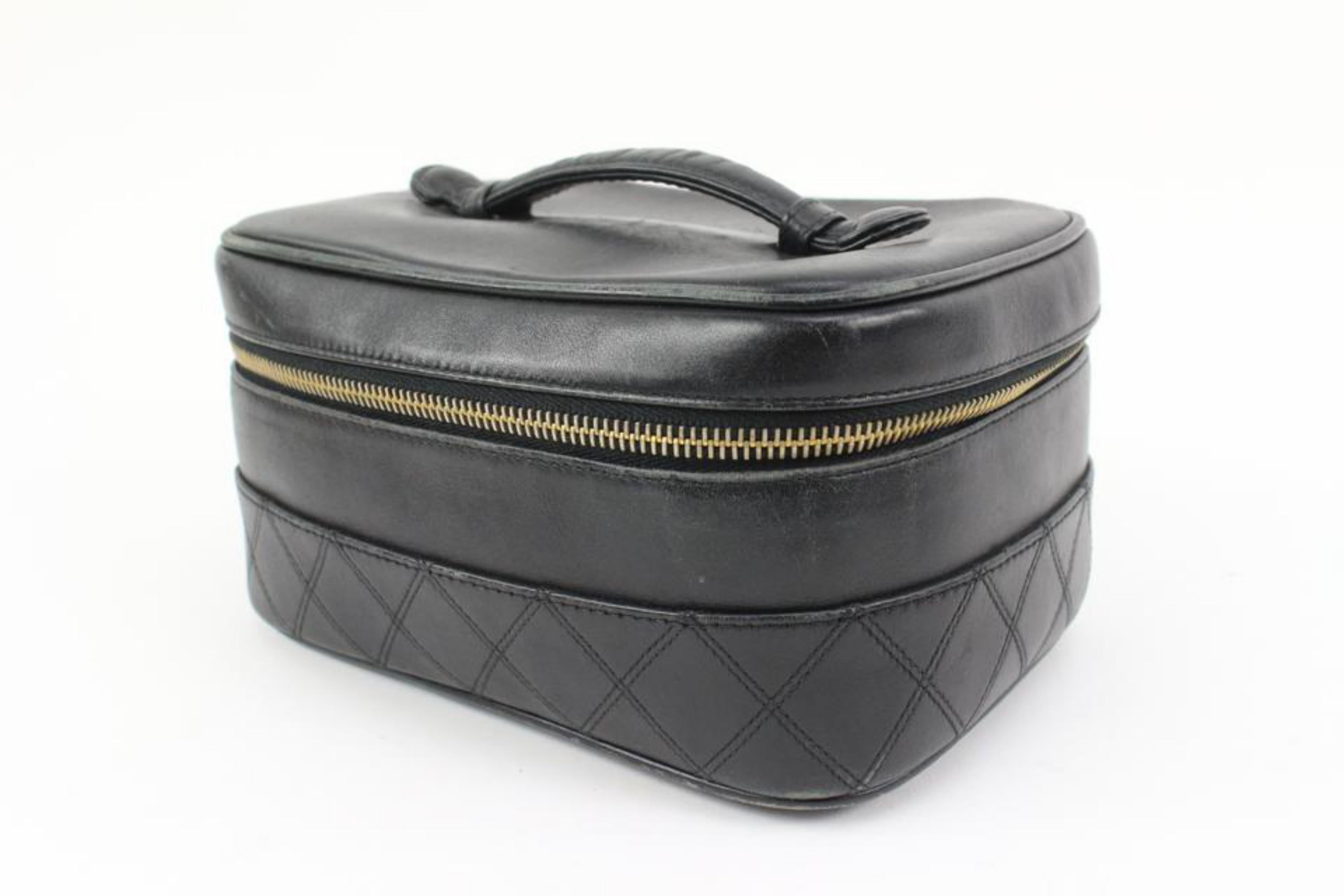 Chanel Black Quilted Lambskin Horizontal Vanity Case 18ck311s
Date Code/Serial Number: Rubbed Off
Made In: Italy
Measurements: Length:  7.5