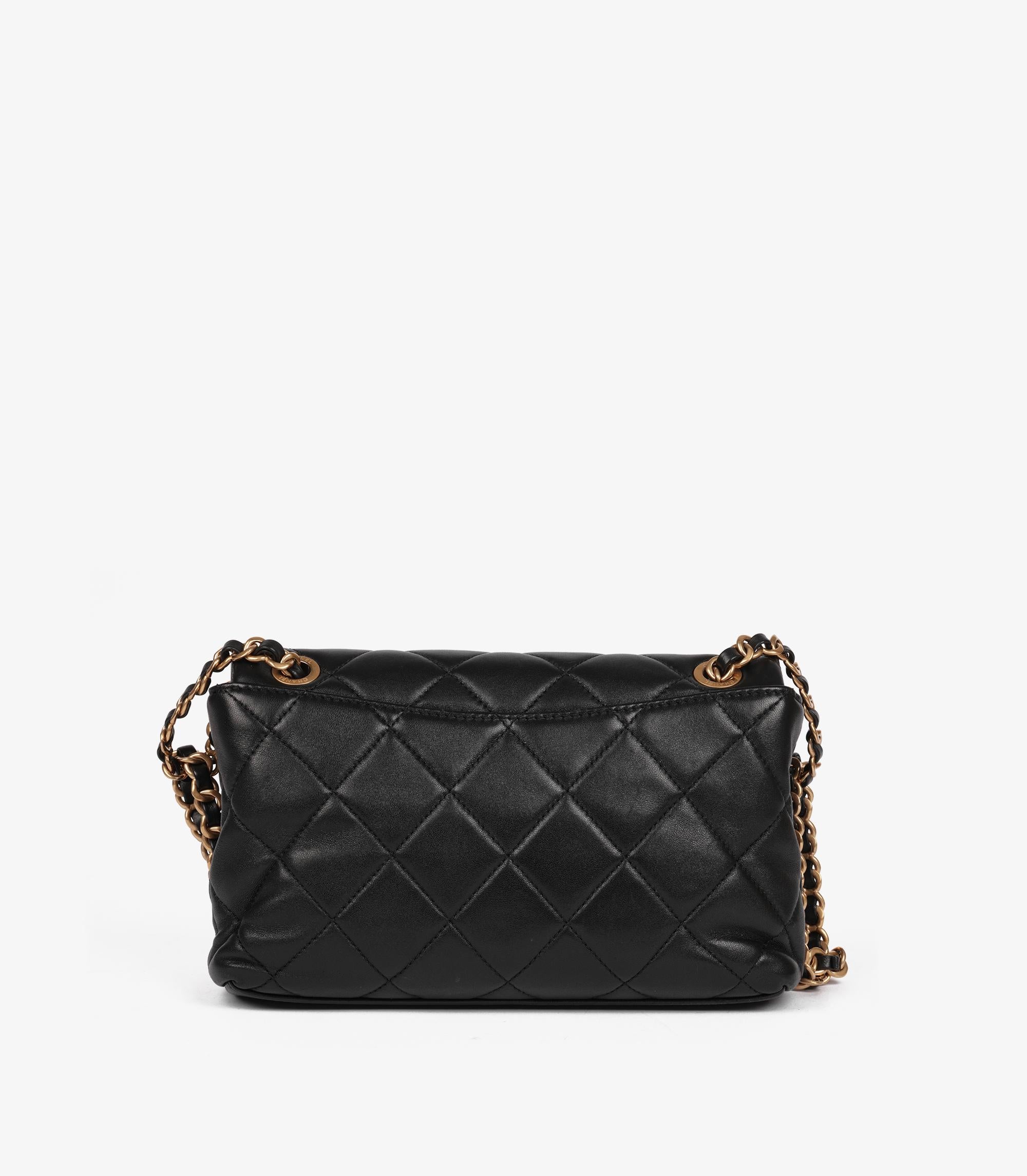 Chanel Schwarz gesteppt Lammfell verflochtene kleine klassische einzelne Klappe Tasche für Damen oder Herren im Angebot