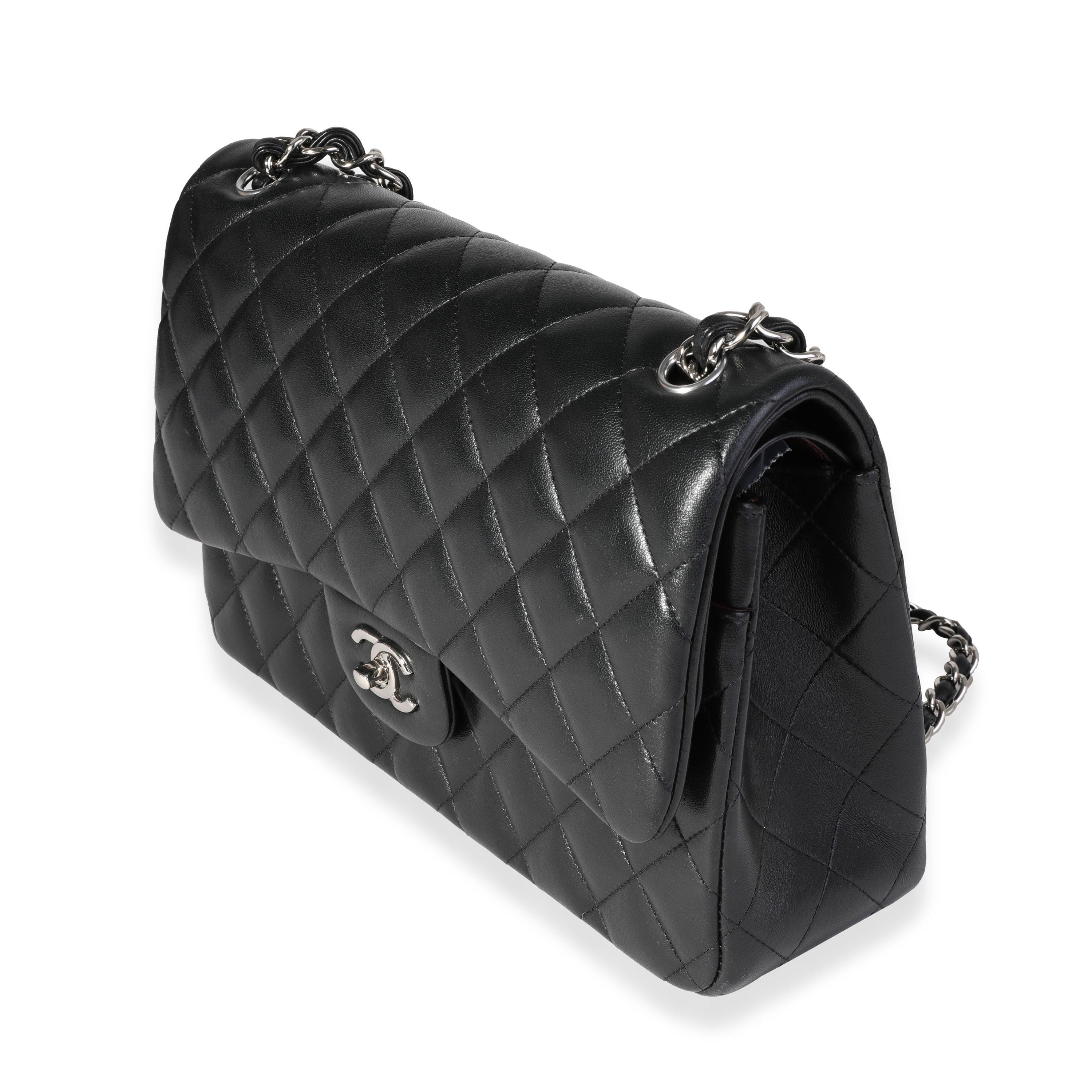 Chanel Schwarze gesteppte Jumbo Classic Tasche aus Lammfell mit doppelter Klappe Damen im Angebot