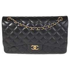 Chanel - Sac à double rabat classique Jumbo en cuir d'agneau matelassé noir