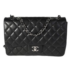 Chanel Bolso Jumbo Clásico Negro Acolchado Piel de Cordero con Solapa Simple