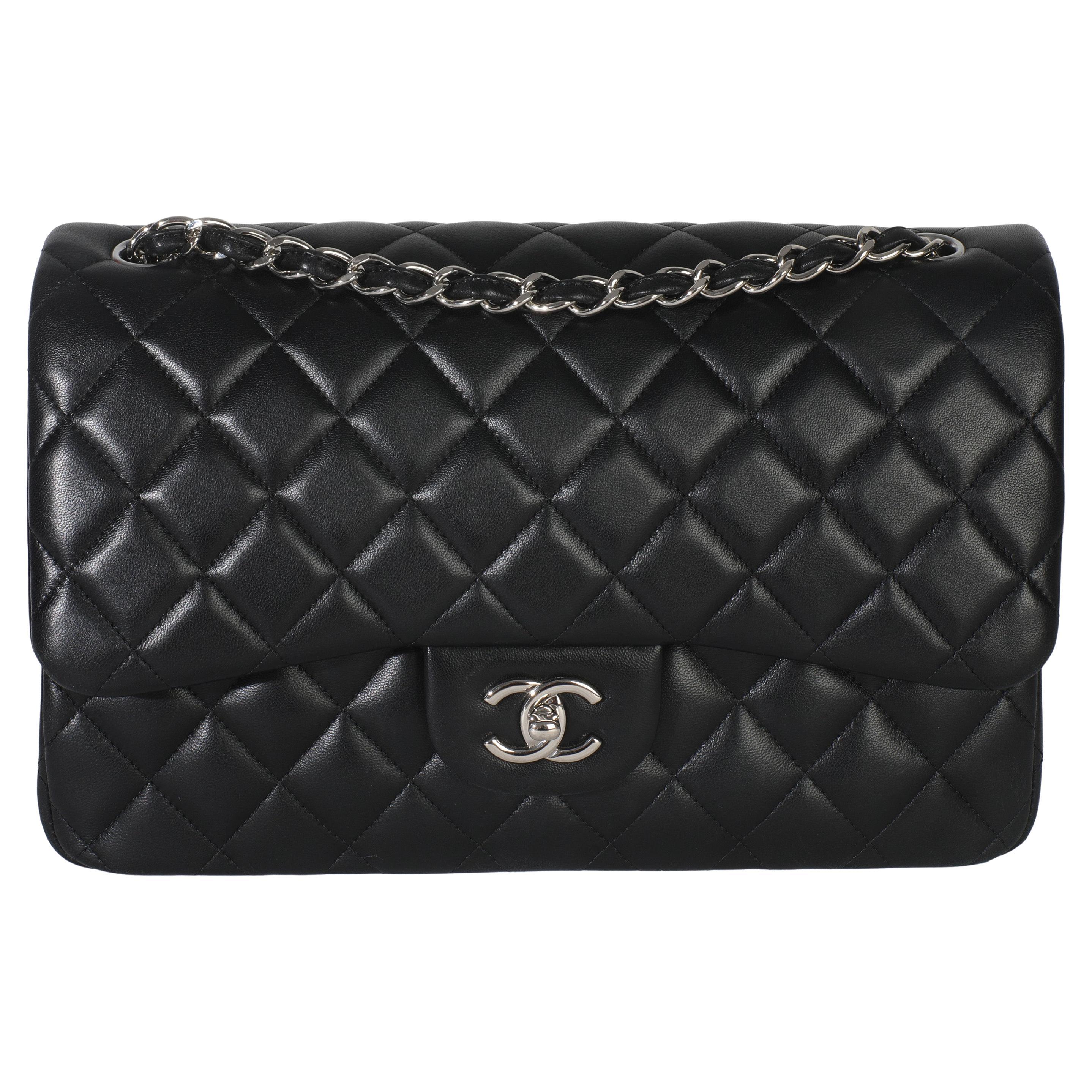 Chanel Schwarzes gestepptes Lammfell Jumbo Tasche mit doppelter Klappe