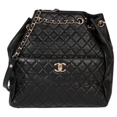 Chanel Schwarzes gestepptes Lammfell Große Classic Bucket Bag