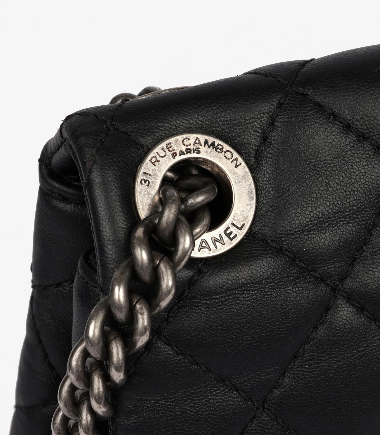 Chanel Black Quilted Lambskin Large Daily Supple Classic Single Flap Bag en vente 4