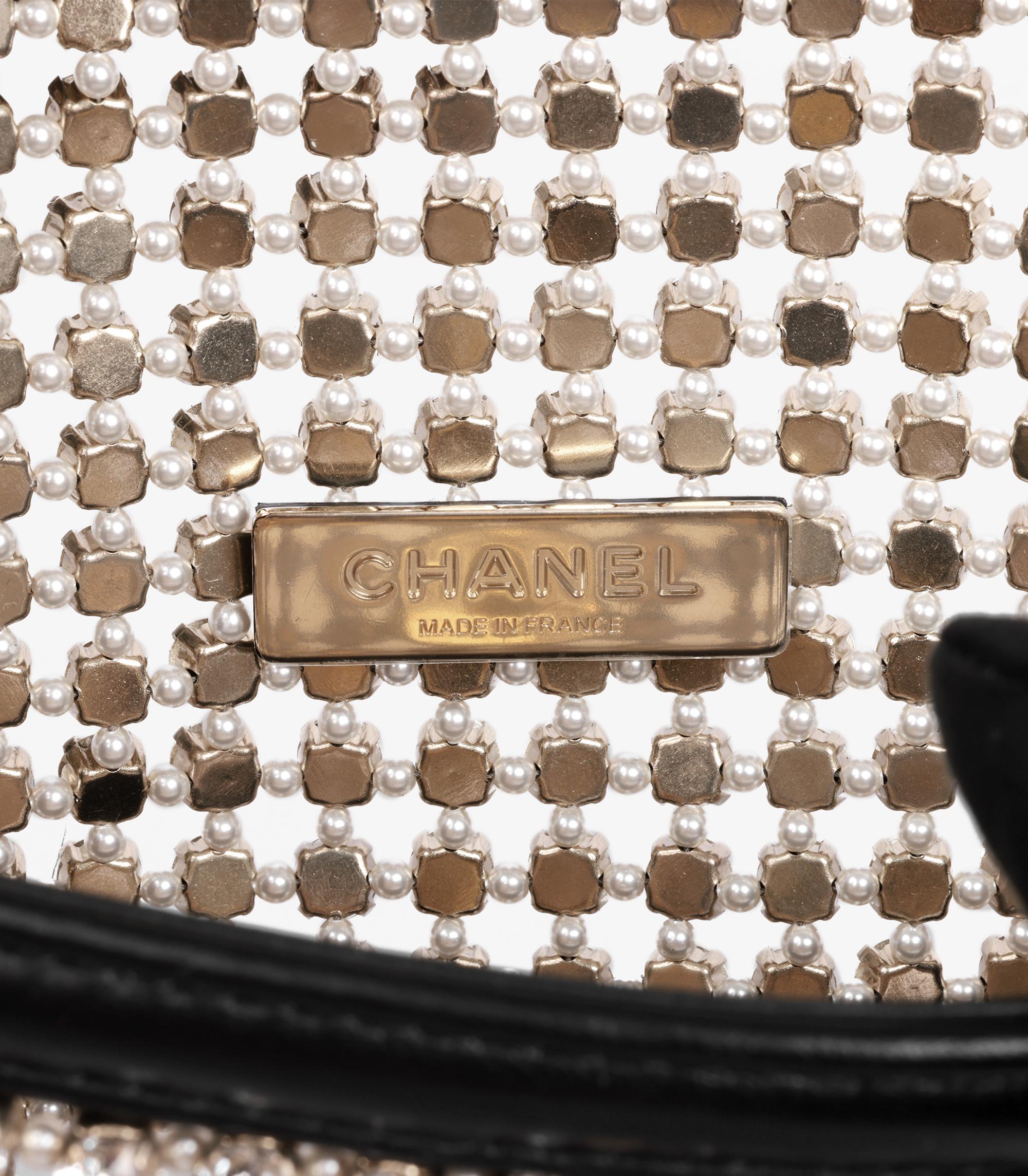 Chanel - Mini sac à rabat rectangulaire en cuir d'agneau matelassé noir, cristaux et perles en vente 5
