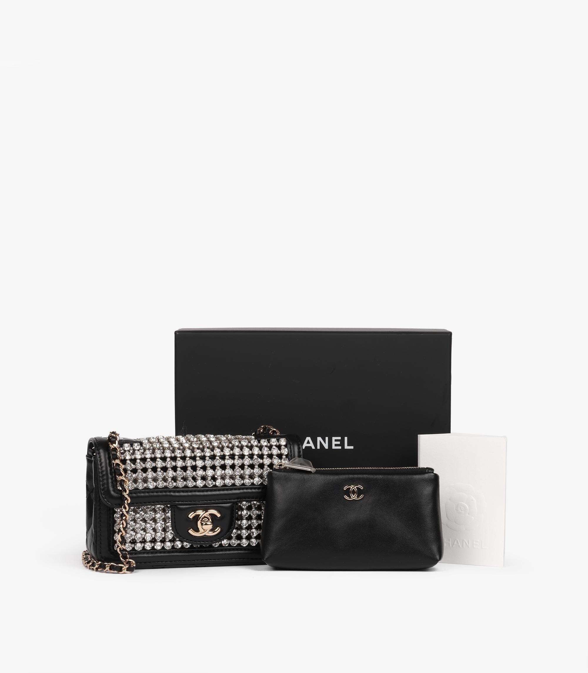 Chanel - Mini sac à rabat rectangulaire en cuir d'agneau matelassé noir, cristaux et perles en vente 6