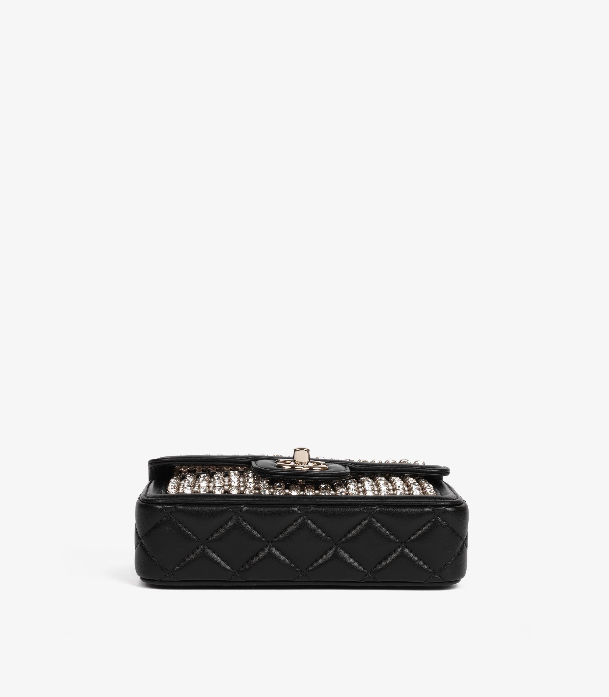 Chanel - Mini sac à rabat rectangulaire en cuir d'agneau matelassé noir, cristaux et perles en vente 2