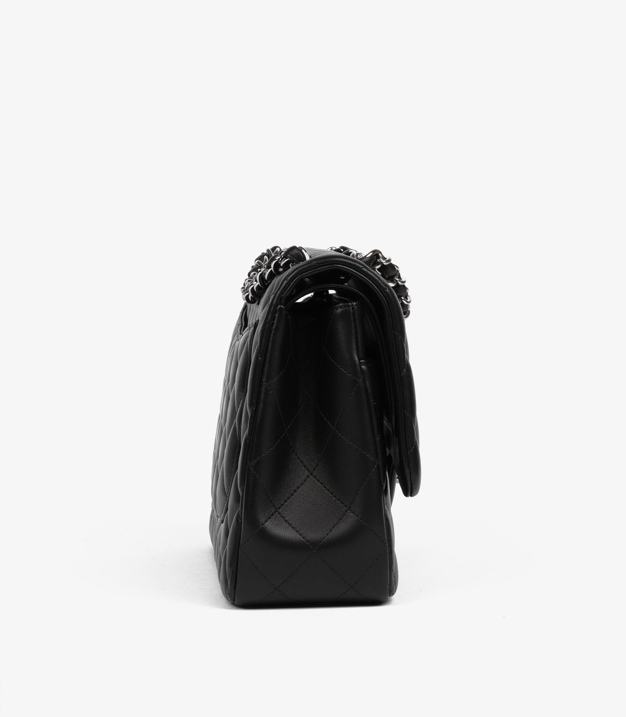 Chanel  Schwarze gesteppte Lammfell-Ledertasche Jumbo Classic Double Flap für Damen oder Herren im Angebot