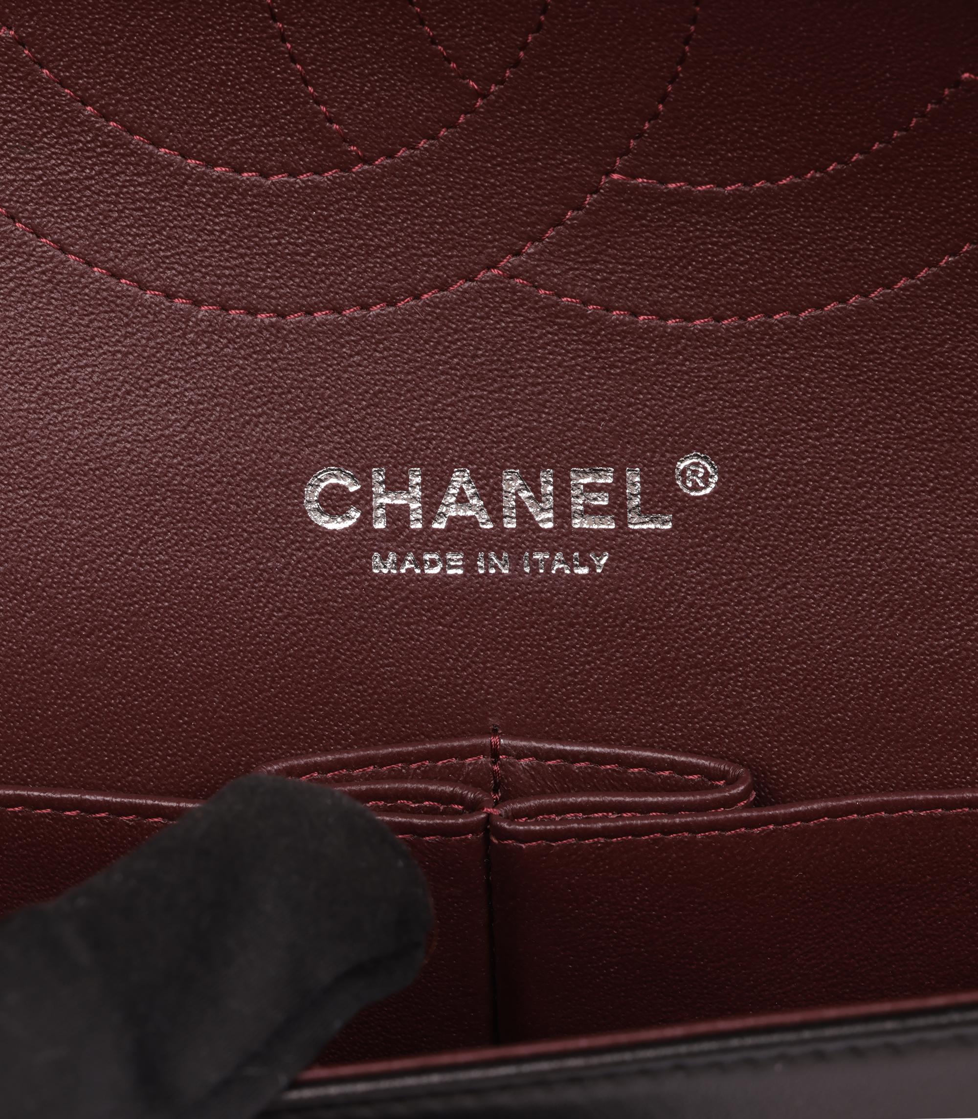 Chanel  Schwarze gesteppte Lammfell-Ledertasche Jumbo Classic Double Flap im Angebot 4