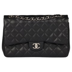 Chanel Borsa nera trapuntata in pelle d'agnello Jumbo Classic Leather con doppia patta