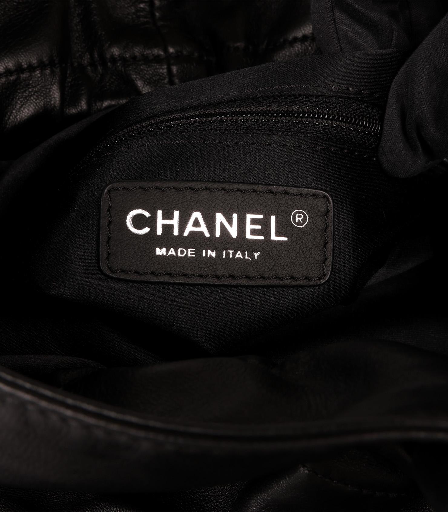 Chanel Black Quilted Lambskin Leather Jumbo Drawstring Classic Single Flap Bag For Sale 6