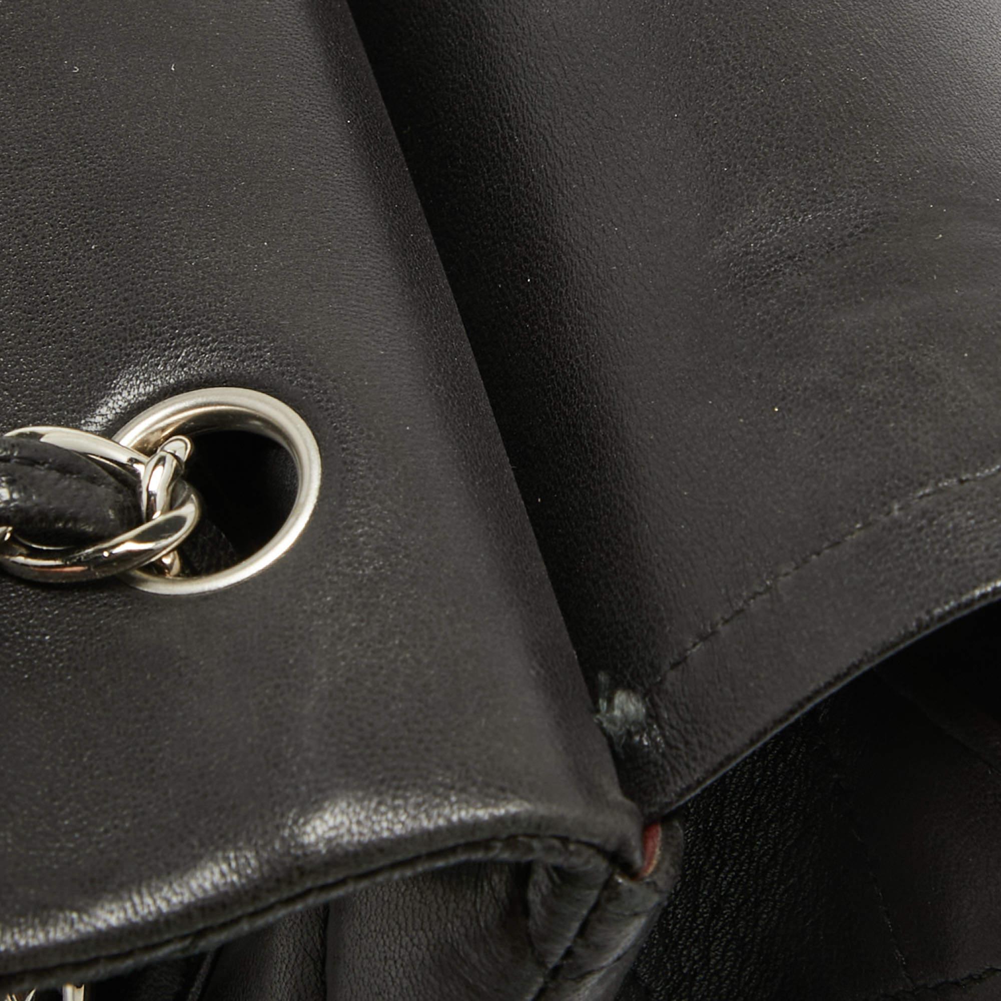 Chanel Schwarze Maxi Classic Double Flap Tasche aus gestepptem Lammfell und Leder im Angebot 7