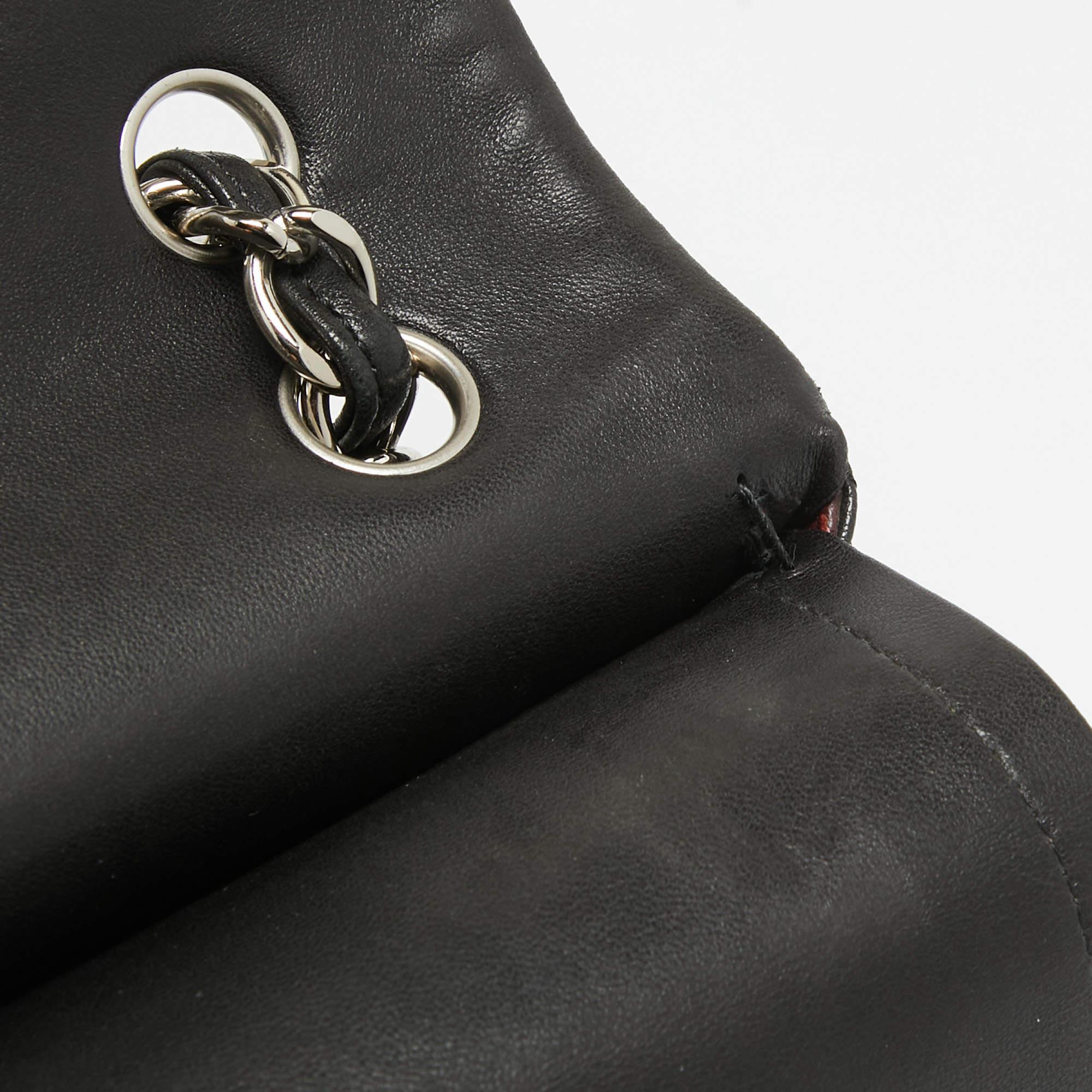 Chanel Schwarze Maxi Classic Double Flap Tasche aus gestepptem Lammfell und Leder im Angebot 8