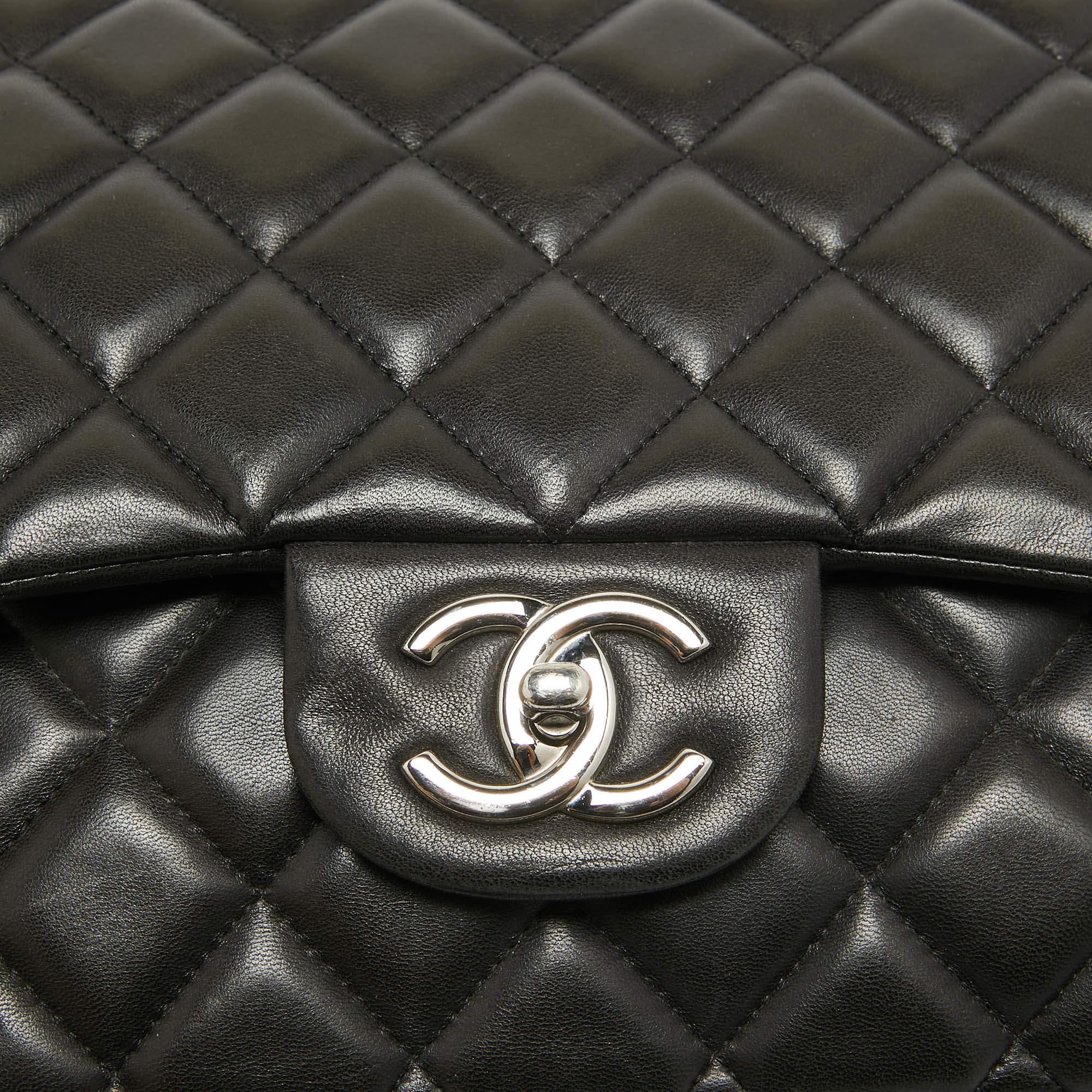 Chanel Schwarze Maxi Classic Double Flap Tasche aus gestepptem Lammfell und Leder im Angebot 4