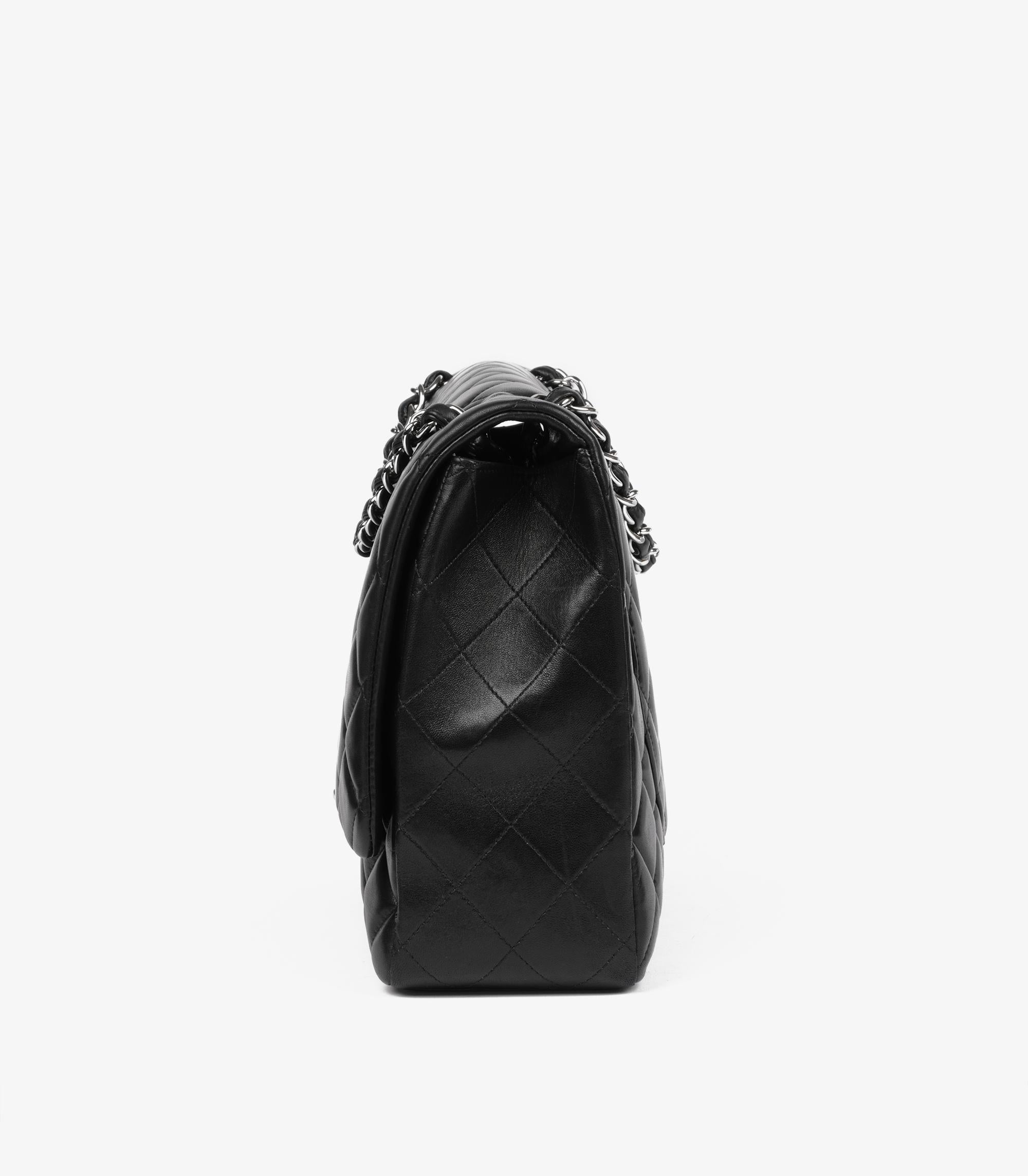 Chanel - Sac à main classique à rabat unique en cuir d'agneau matelassé - noir en vente 1