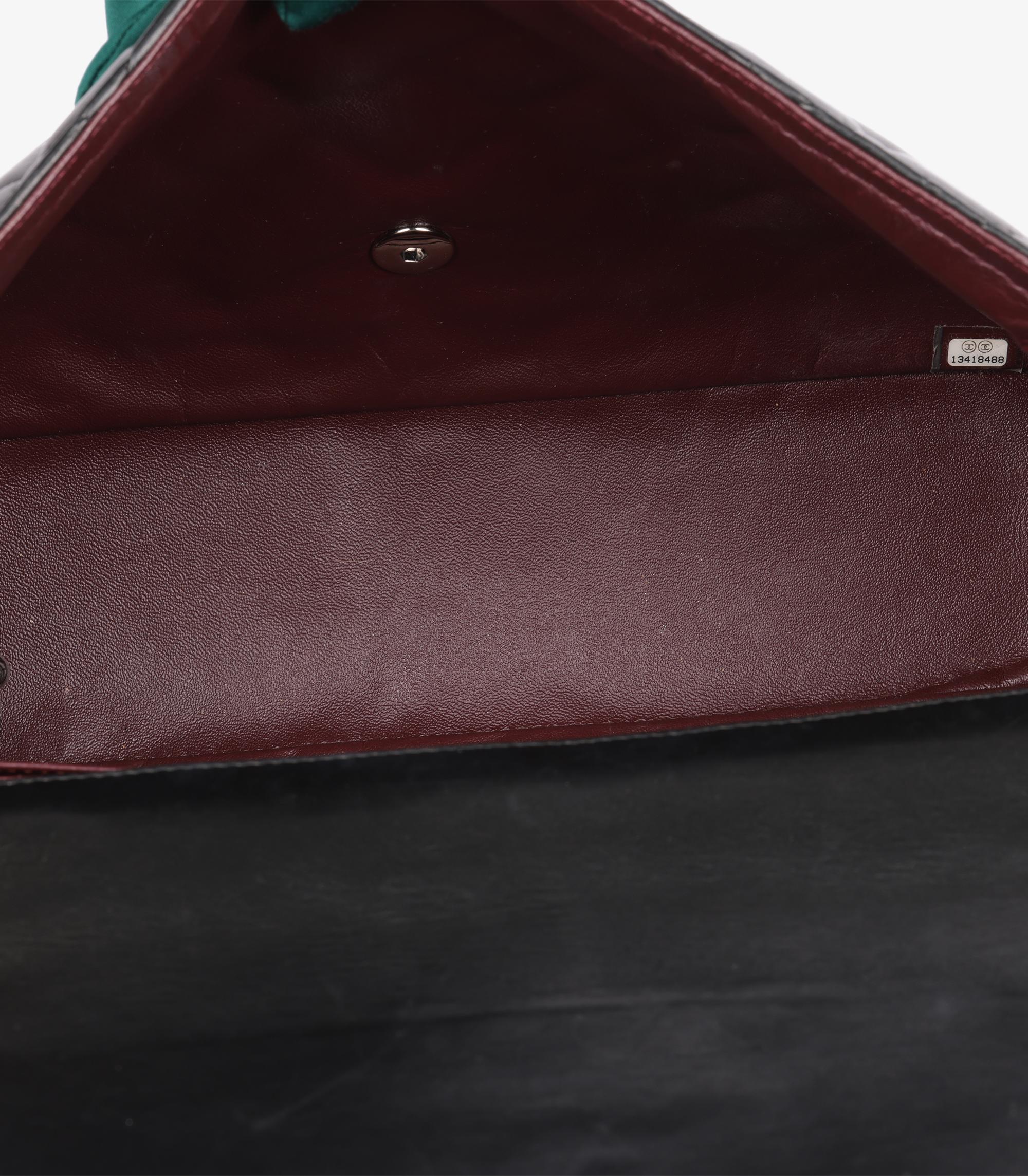 Chanel - Sac à main classique à rabat unique en cuir d'agneau matelassé - noir en vente 3