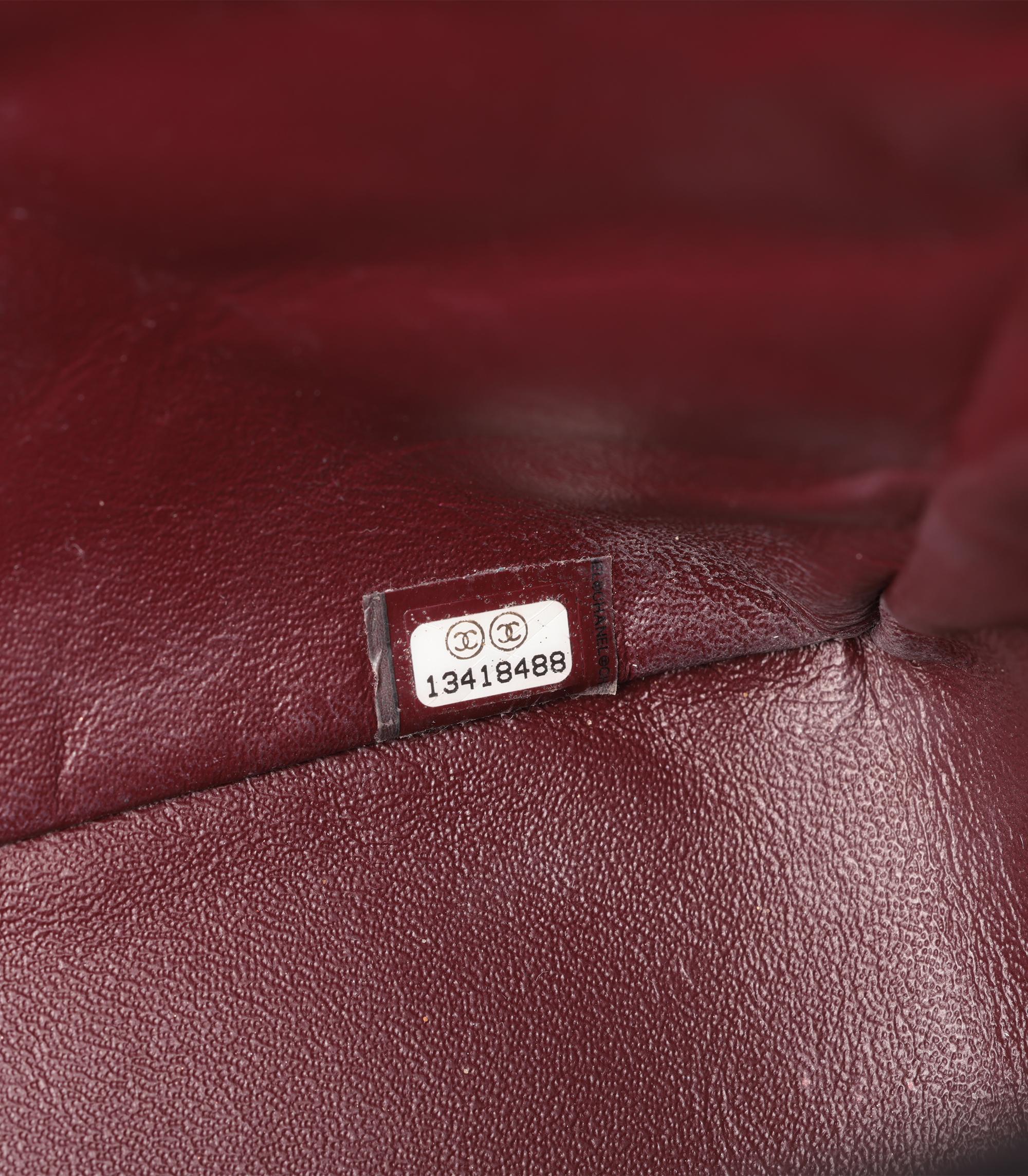 Chanel - Sac à main classique à rabat unique en cuir d'agneau matelassé - noir en vente 4