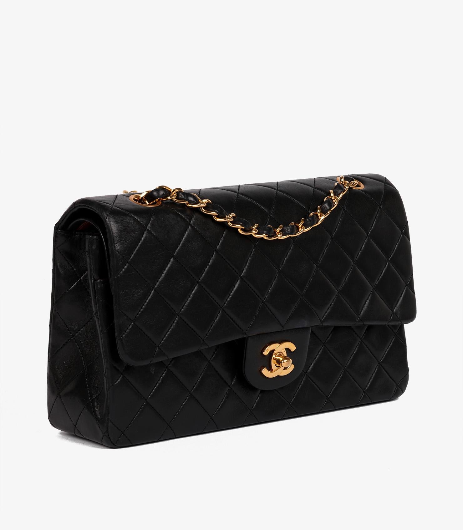 Bolso Chanel Negro Acolchado Piel de Cordero Clásico Mediano con Doble Solapa

Detalles del producto
Xupes Ref: HB5764
Marca: Chanel
Model No: Bolso Clásico Mediano con Doble Solapa
Tipo: Hombro
Número de serie: 1902864
Edad: 1991
PVP: