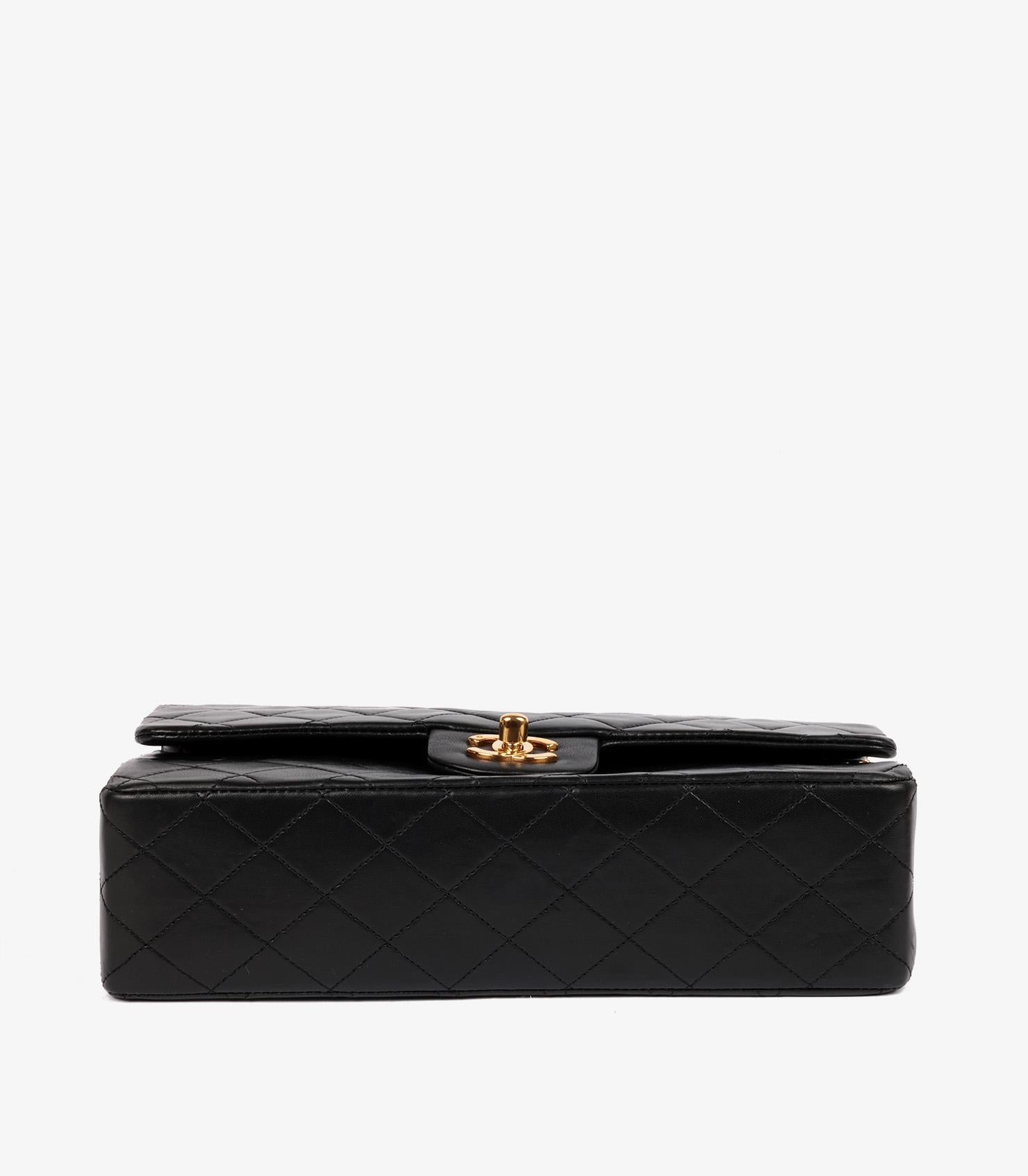 Bolso Chanel Negro Acolchado Piel de Cordero Clásico Mediano con Doble Solapa 1
