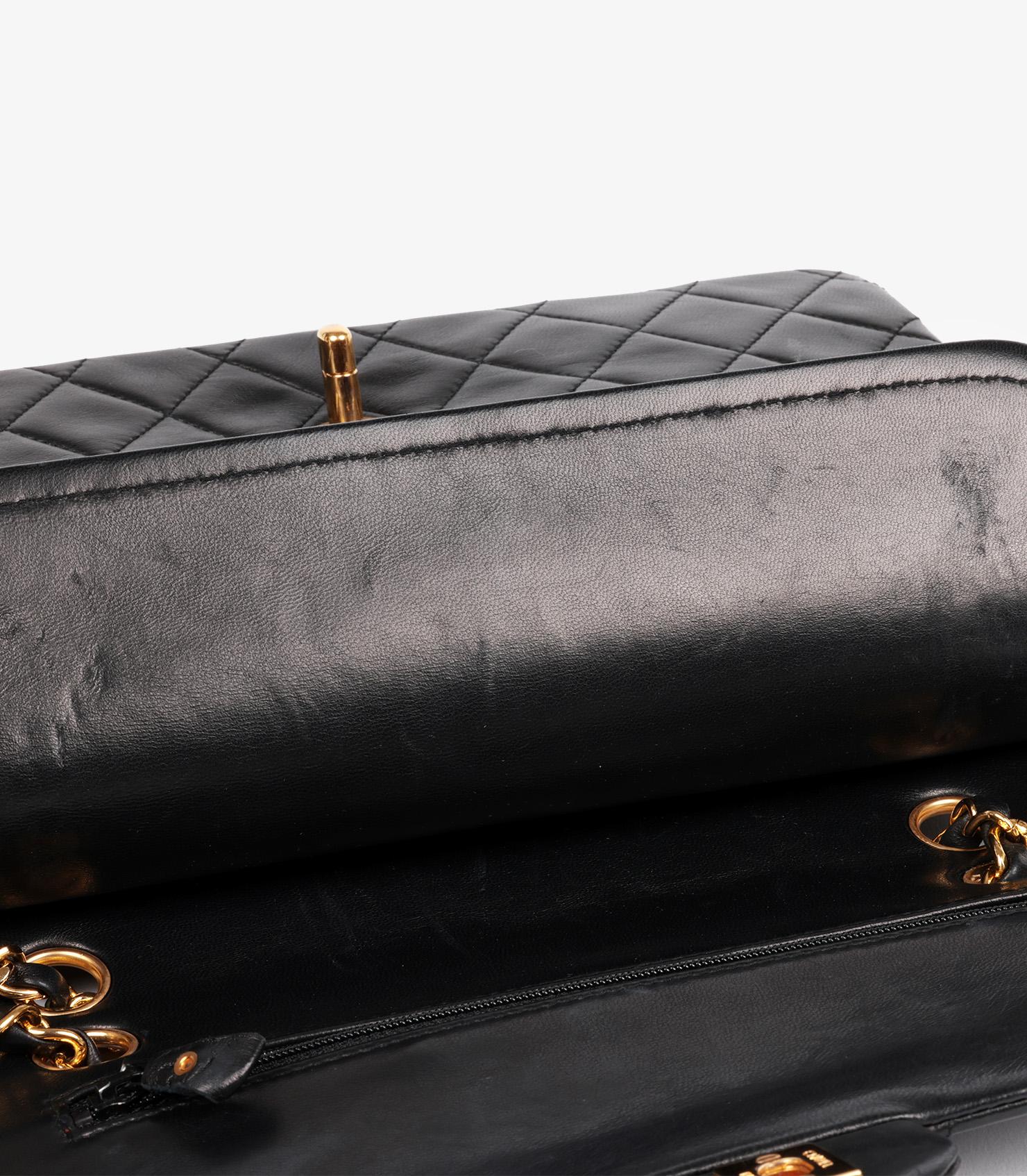 Bolso Chanel Negro Acolchado Piel de Cordero Clásico Mediano con Doble Solapa 4