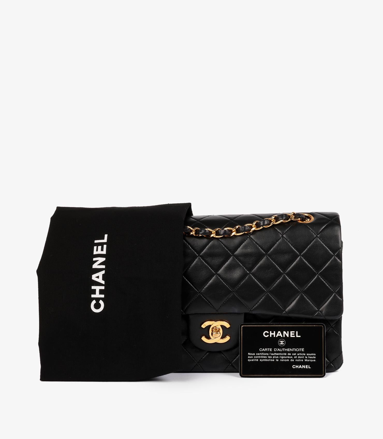 Bolso Chanel Negro Acolchado Piel de Cordero Clásico Mediano con Doble Solapa 5