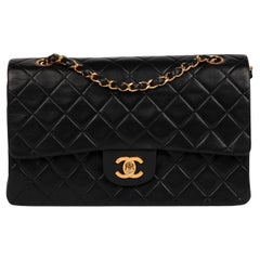 Bolso Chanel Negro Acolchado Piel de Cordero Clásico Mediano con Doble Solapa