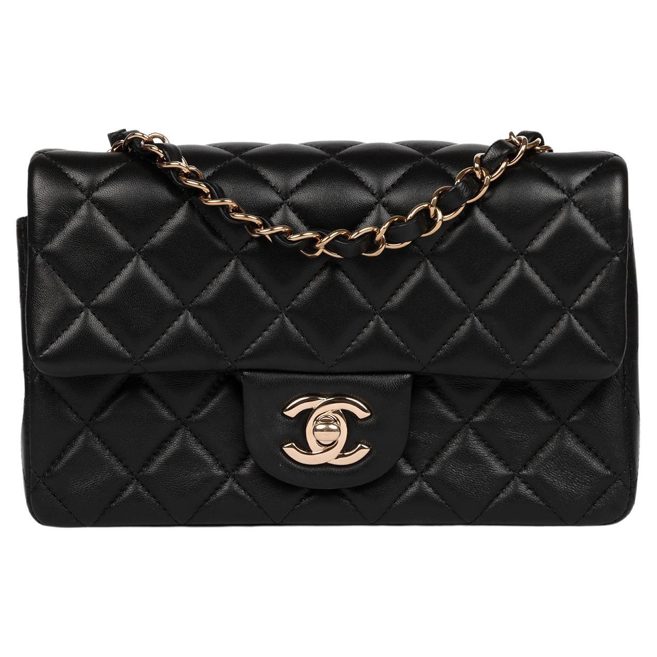 Chanel  Mini sac à rabat rectangulaire en cuir d'agneau matelassé noir