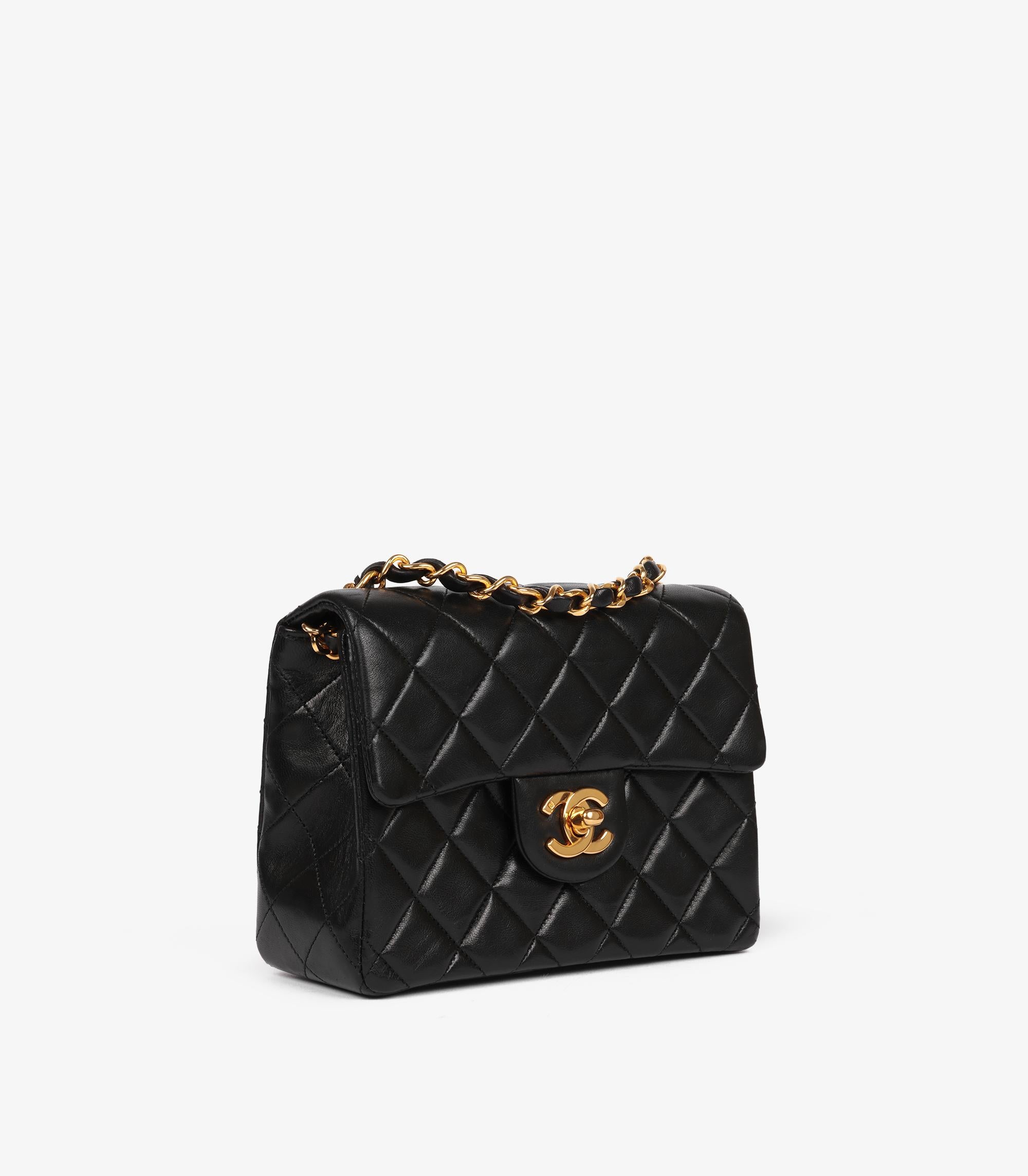 Chanel - Mini sac à rabat carré vintage en cuir d'agneau matelassé - noir

Détails du produit
Xupes Ref : HB5859
Marque : Chanel
Modèle : Mini sac à rabat carré
Type : Shoulder, Crossbody
Numéro de série : 1472374
Âge : 1990
Accompagné de : Chanel