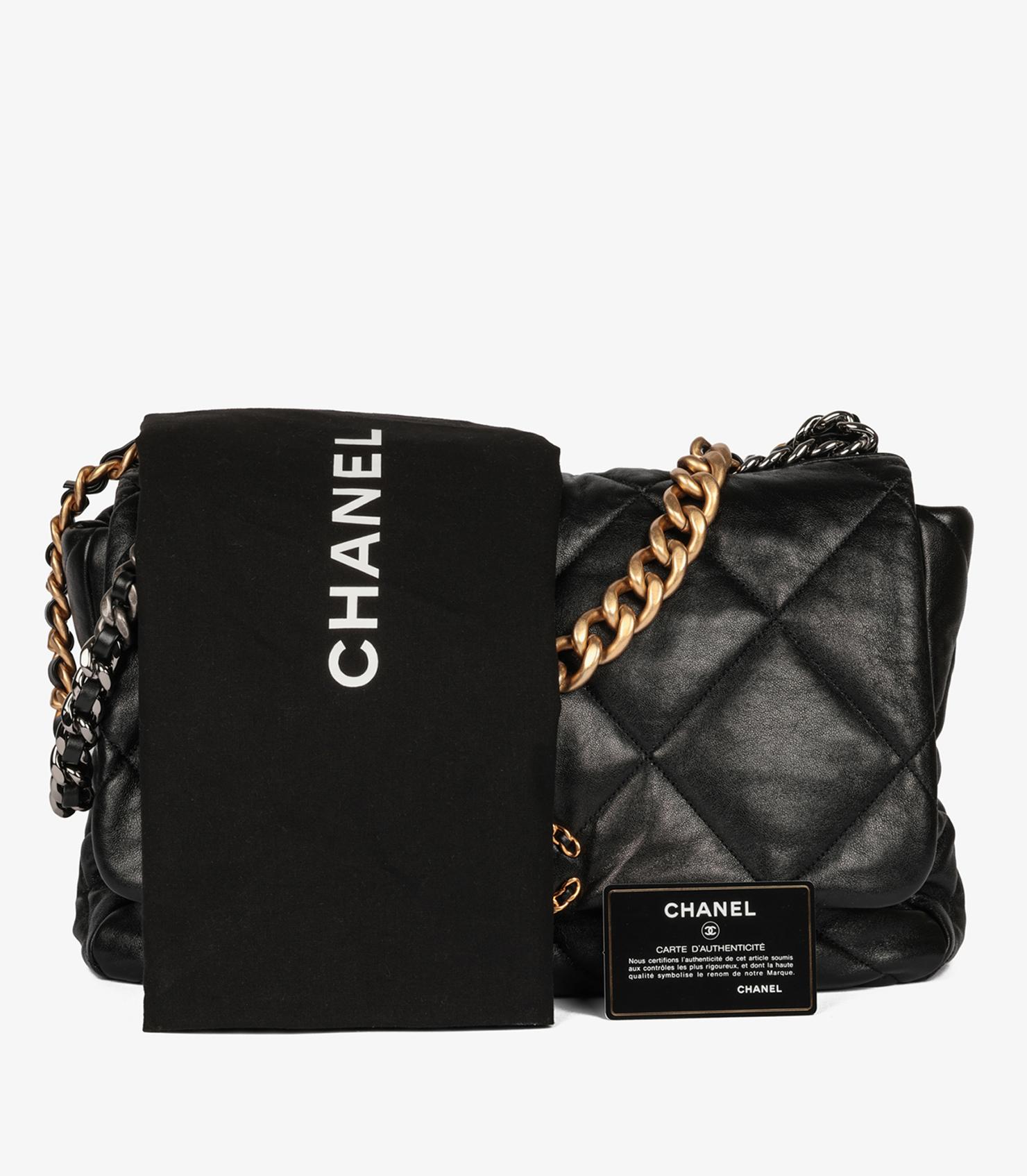 Chanel Black Quilted Lambskin Maxi 19 Flap Bag in vendita 8