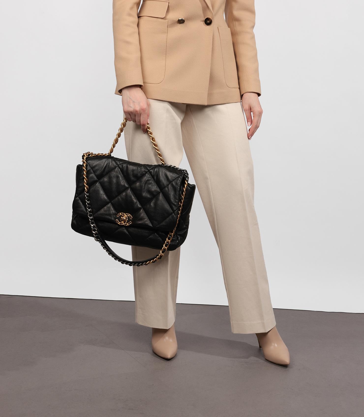 Chanel Black Quilted Lambskin Maxi 19 Flap Bag 

Product Details
Xupes Ref: HB5787
Brand: Chanel
Model: Maxi 19 Flap Bag
Type: Top Handle, Shoulder
Serial Number: 29309852
Age: 2019
Accompanied By: Chanel Dust Bag, Authenticity Card, Box Ribbon