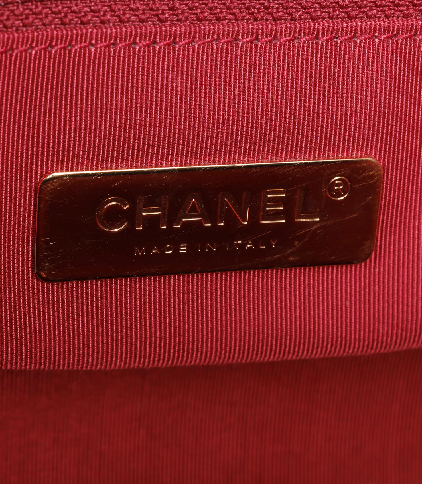 Chanel Black Quilted Lambskin Maxi 19 Flap Bag In Excellent Condition In Bishop's Stortford, Hertfordshire