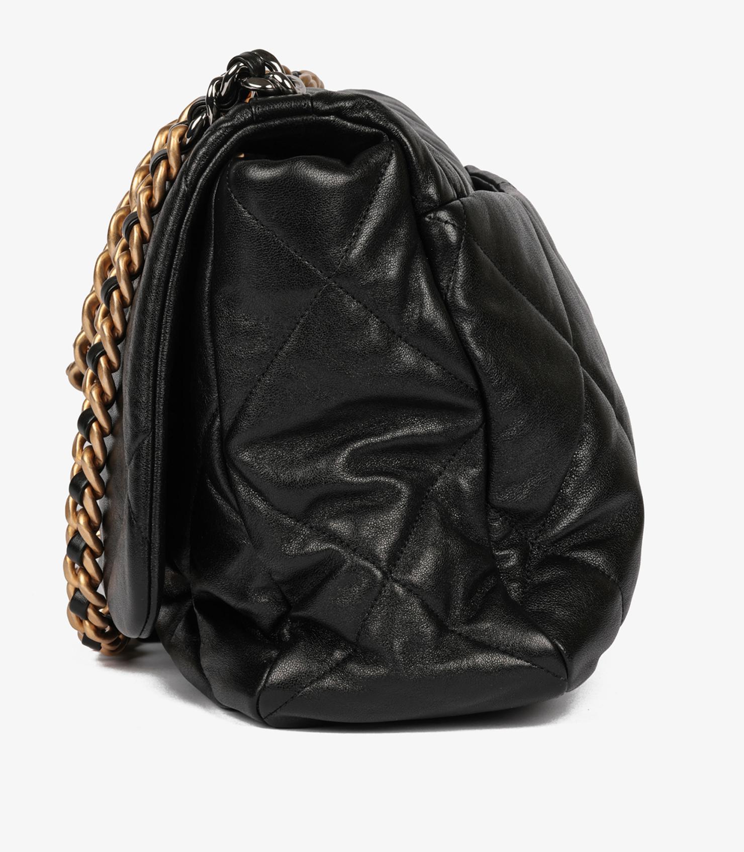 da uomo o donna Chanel Black Quilted Lambskin Maxi 19 Flap Bag in vendita