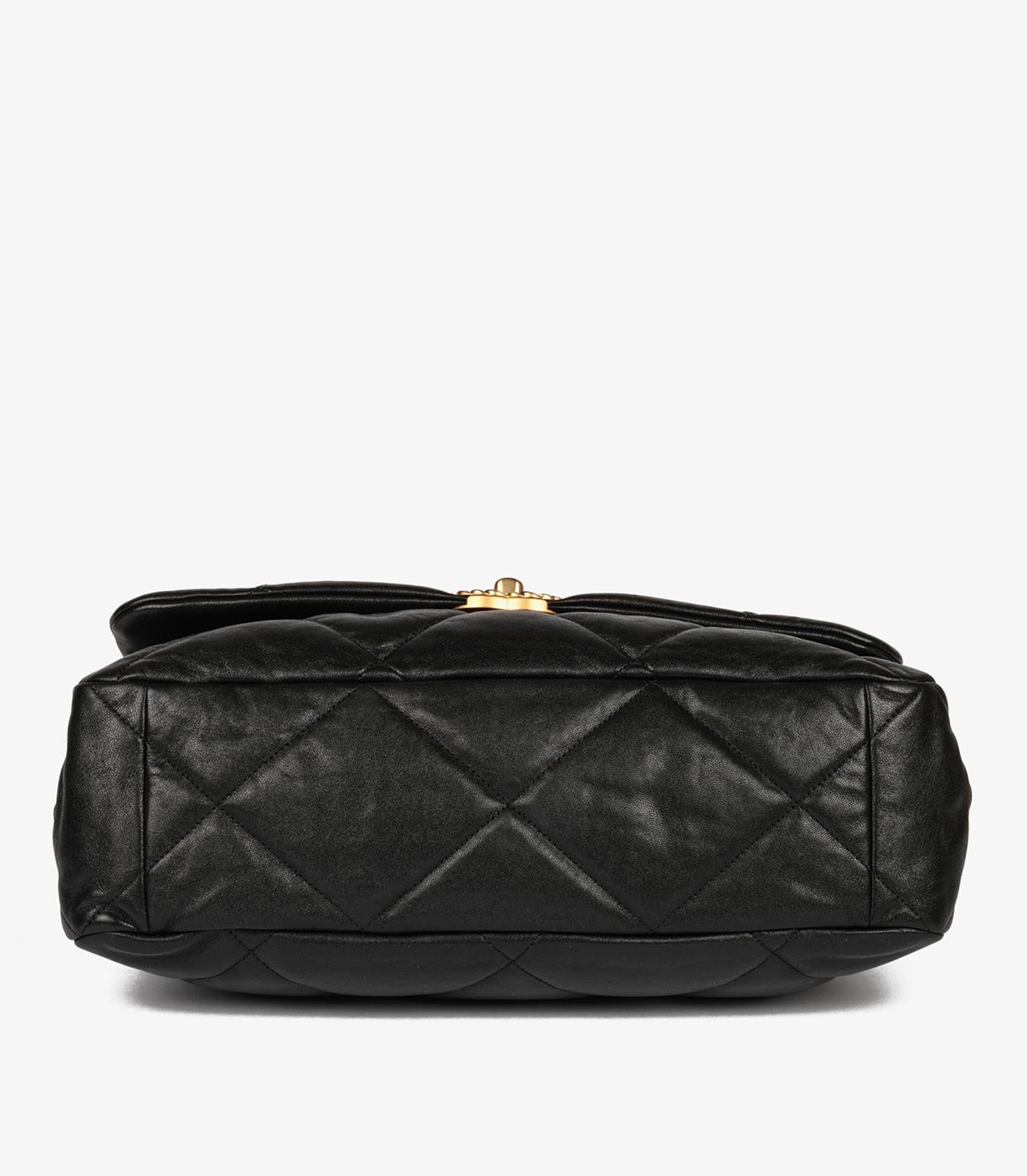 Chanel Black Quilted Lambskin Maxi 19 Flap Bag in vendita 2