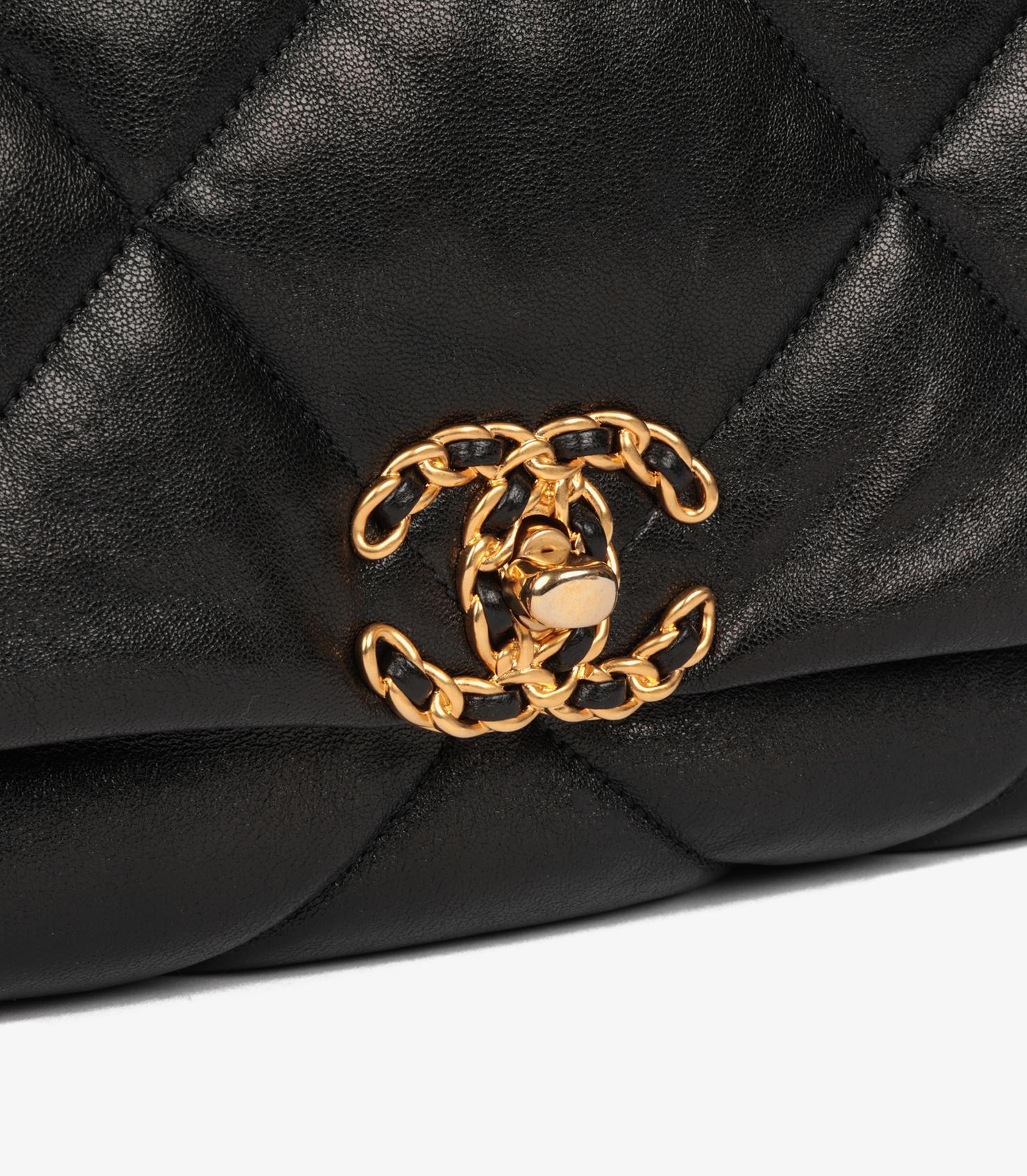 Chanel Black Quilted Lambskin Maxi 19 Flap Bag in vendita 3