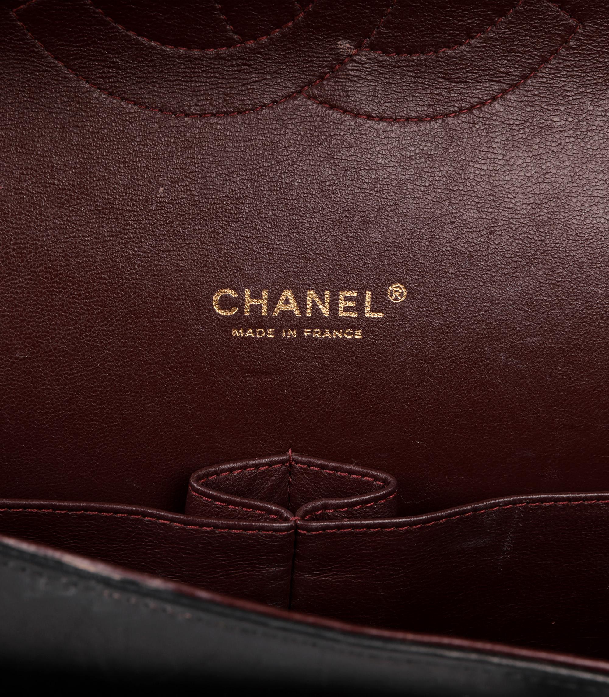 Chanel - Sac classique à double rabat en cuir d'agneau matelassé - noir en vente 4
