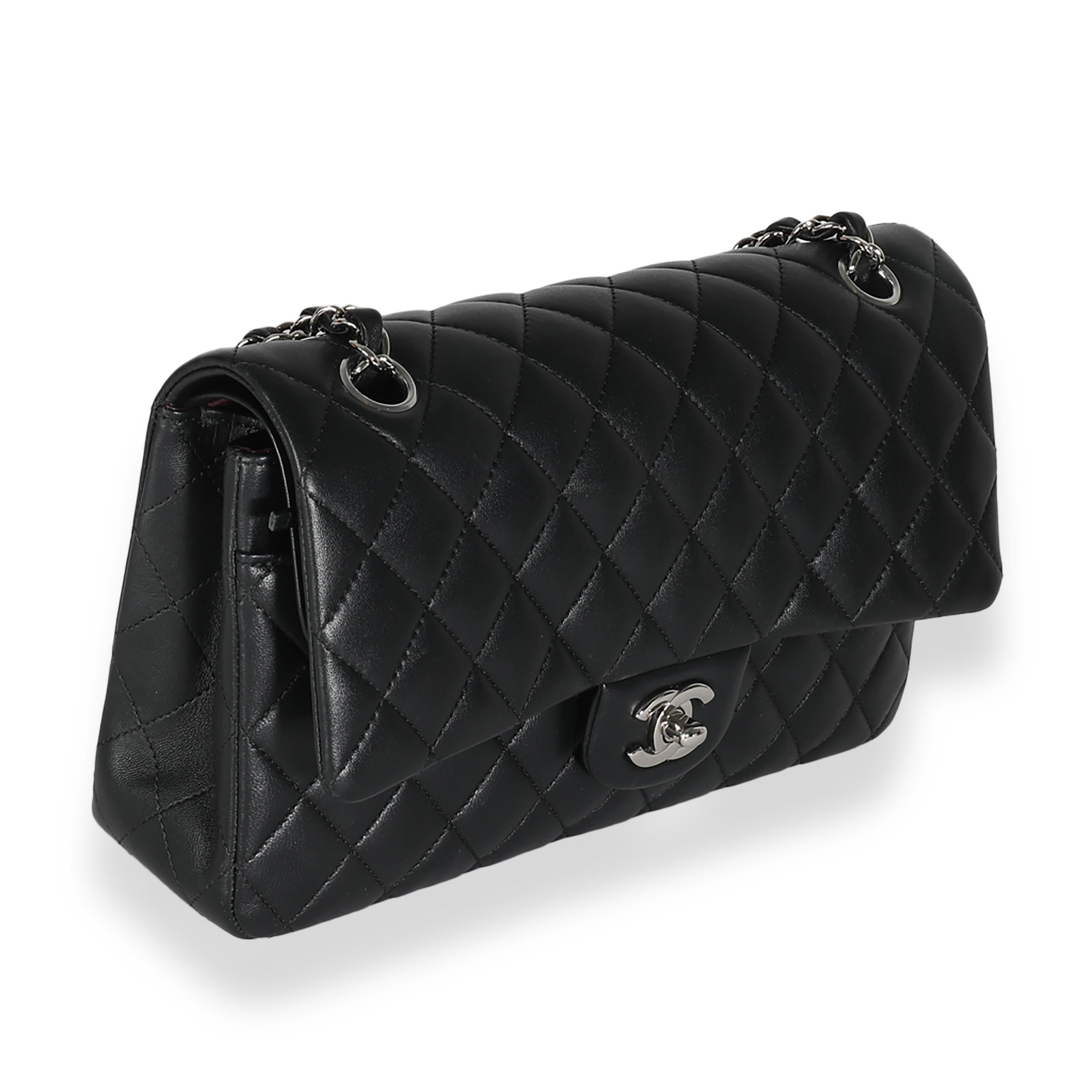 Chanel Black Quilted Lambskin Medium Classic Double Flap Bag In Excellent Condition For Sale In New York, NY